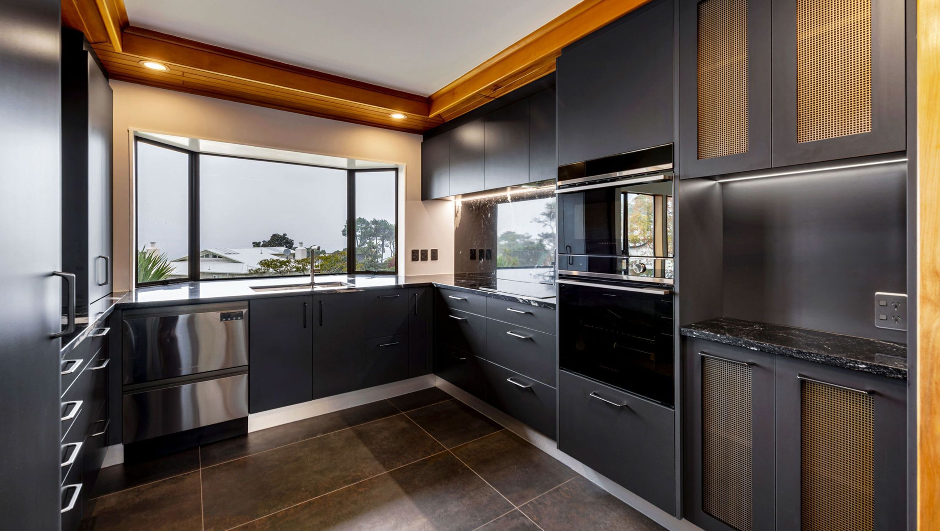 Black Beauty Kitchen