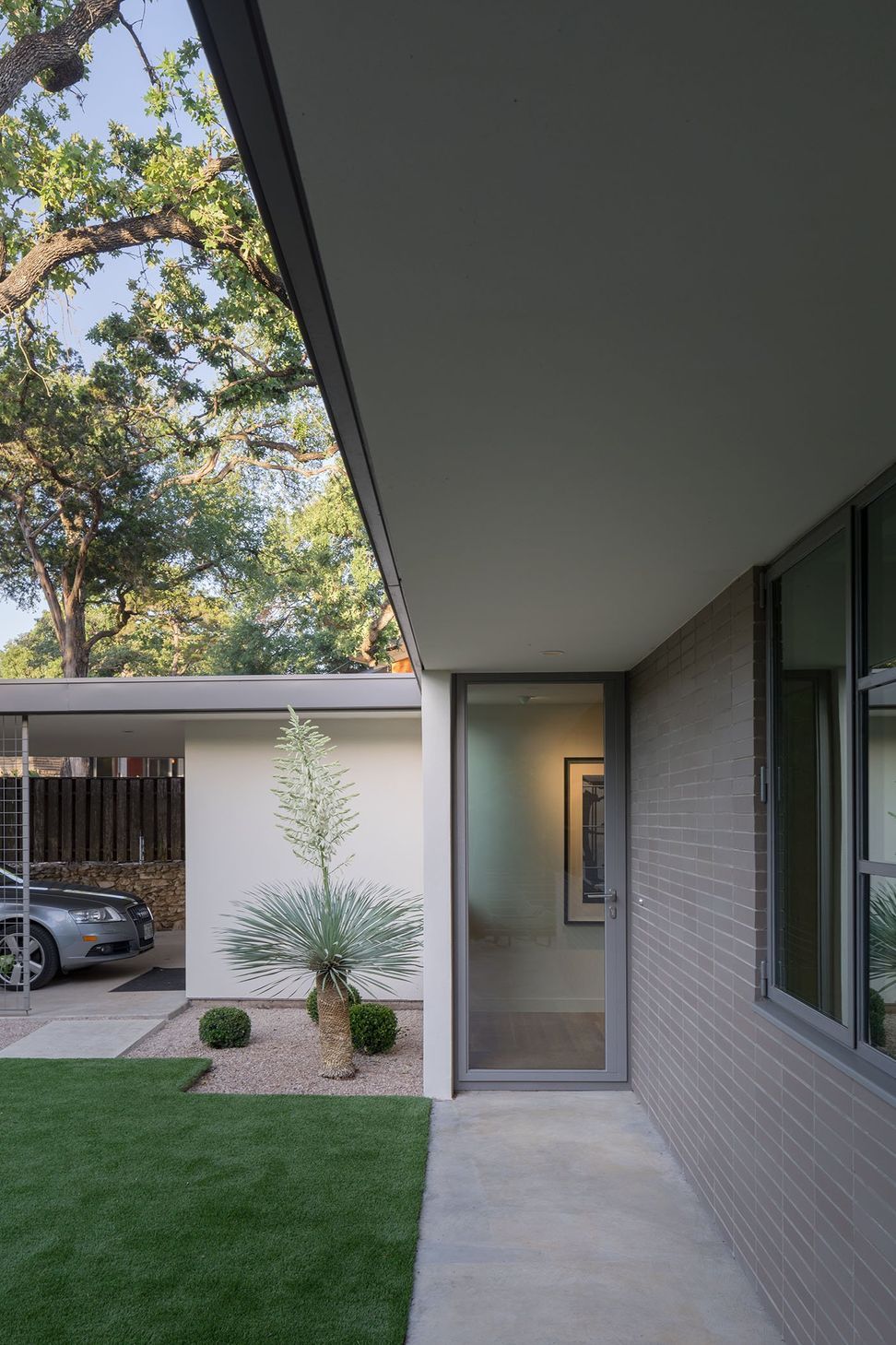2InwoodPlaceCuppettKilpatrickArchitectureandInteriorDesignmodern-walkway-glass-door-brick-lawn.jpg