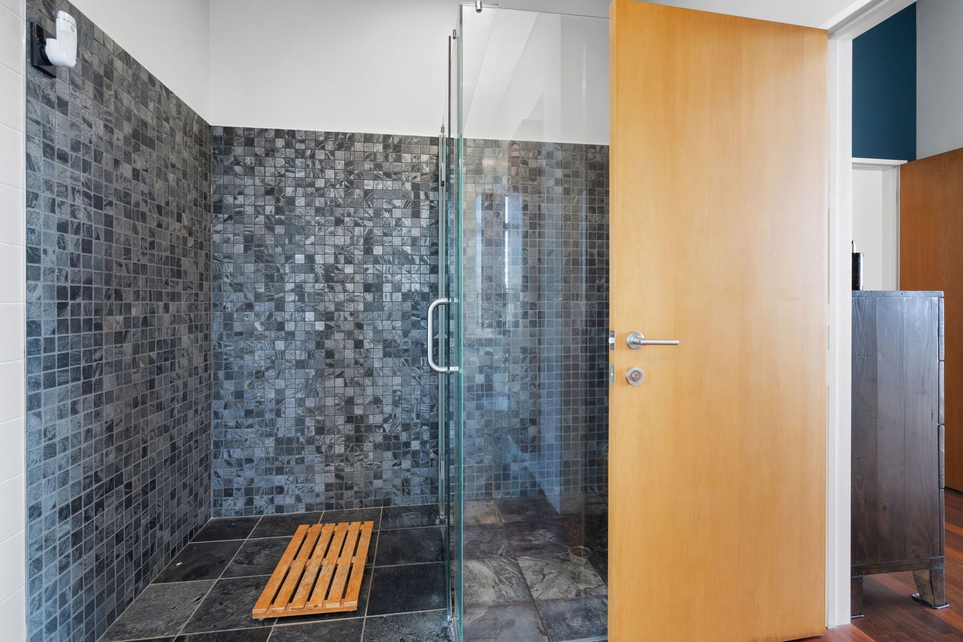 32-web-or-mls-147-Pompallier-Estate-Drive-28.jpg