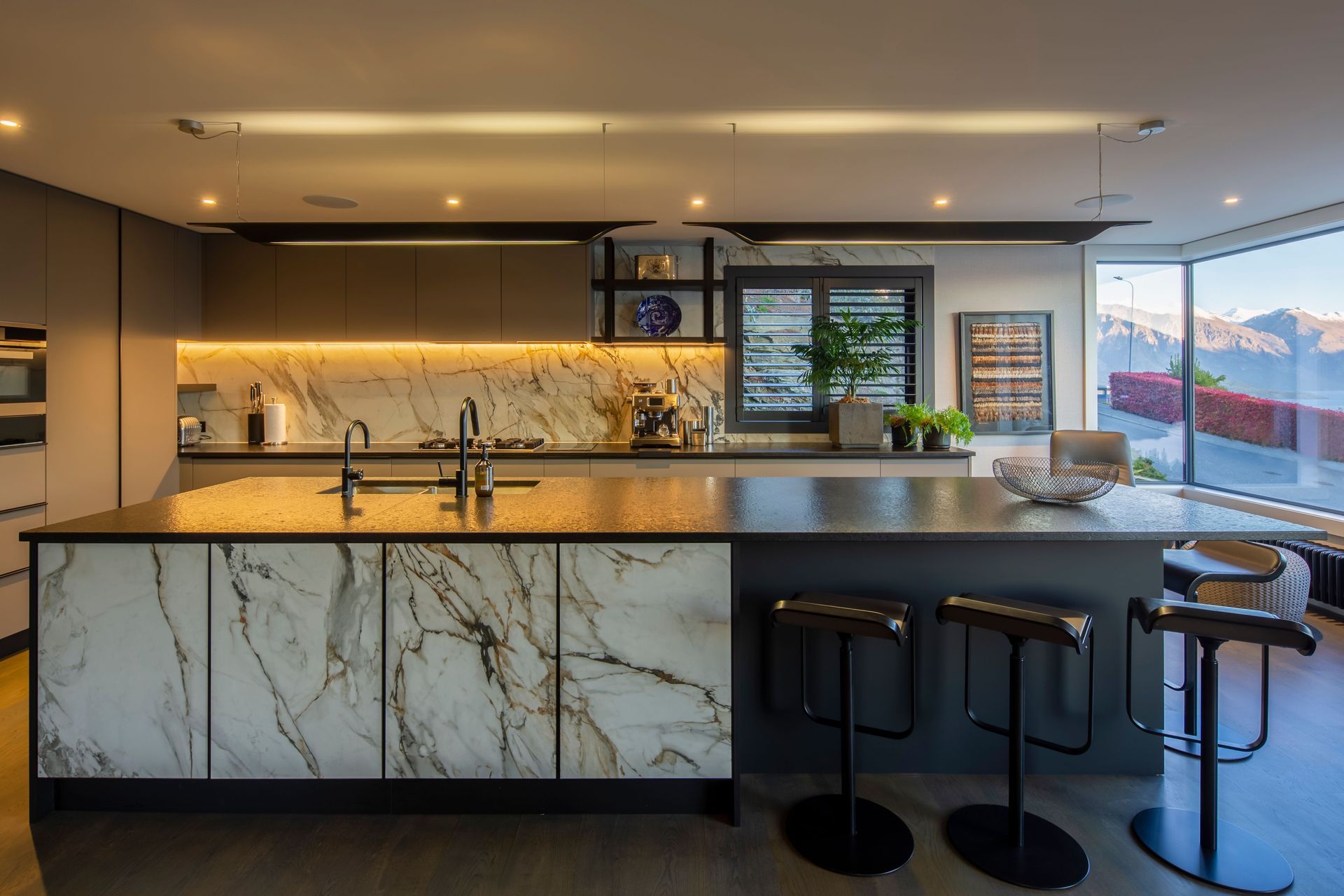 38EdinburghDrive003-v2.jpg