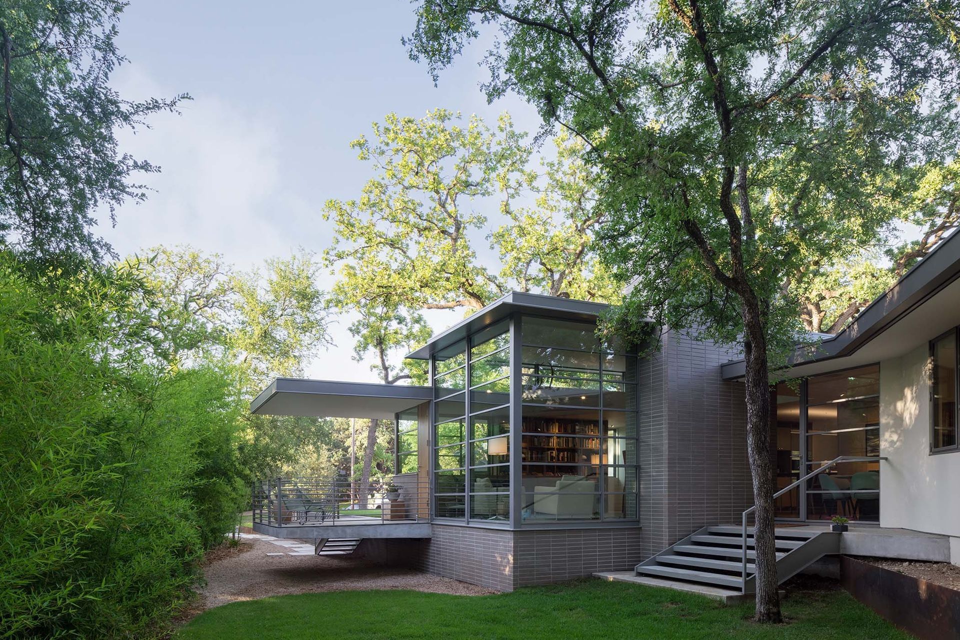 3InwoodPlaceCuppettKilpatrickArchitectureandInteriorDesignglass-corner-windows-steel-stairs-v2.jpg
