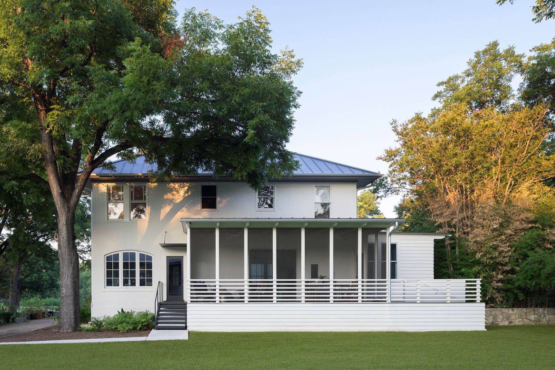 3TransformationinHemphillParkCuppettKilpatrickArchitectureandInteriorDesignaustin-tx-traditional-home-screened-porch-backyard-v5.jpg
