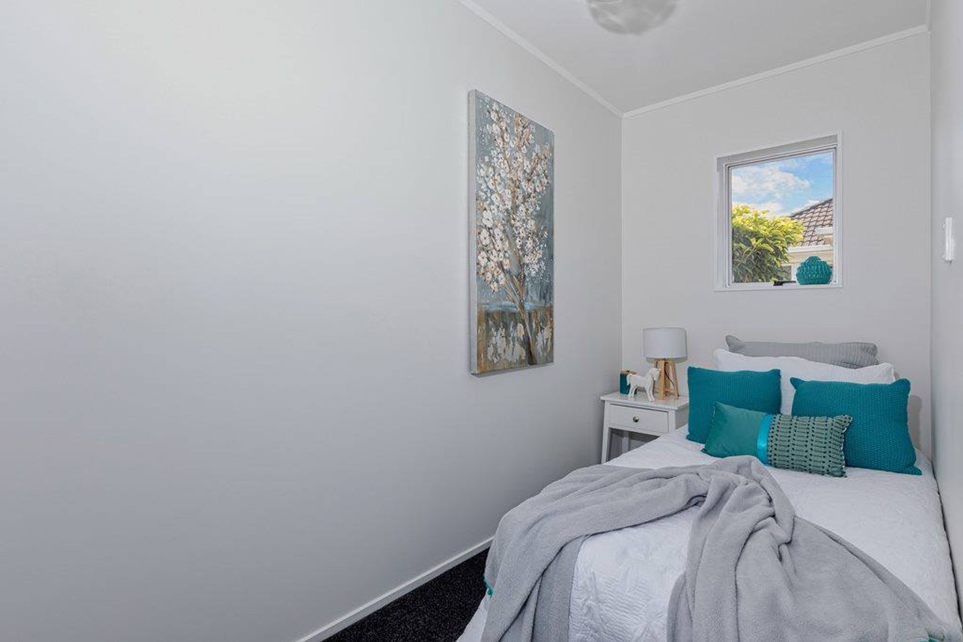3rd Bedroom- Bedroom or study, this room has lots of natural light
