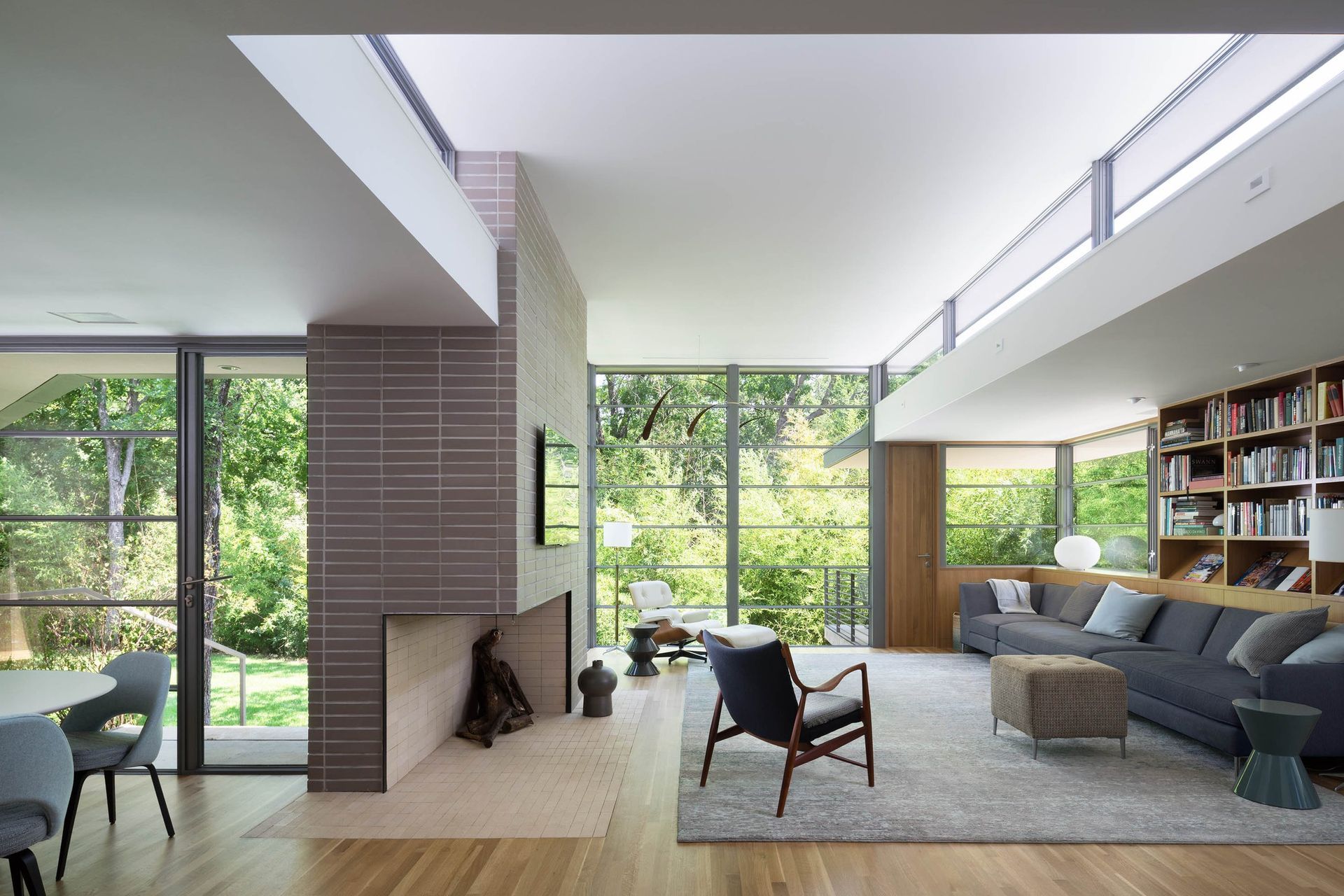 7InwoodPlaceCuppettKilpatrickArchitectureandInteriorDesignopen-corner-fireplace-interior-brick-steel-windows.jpg