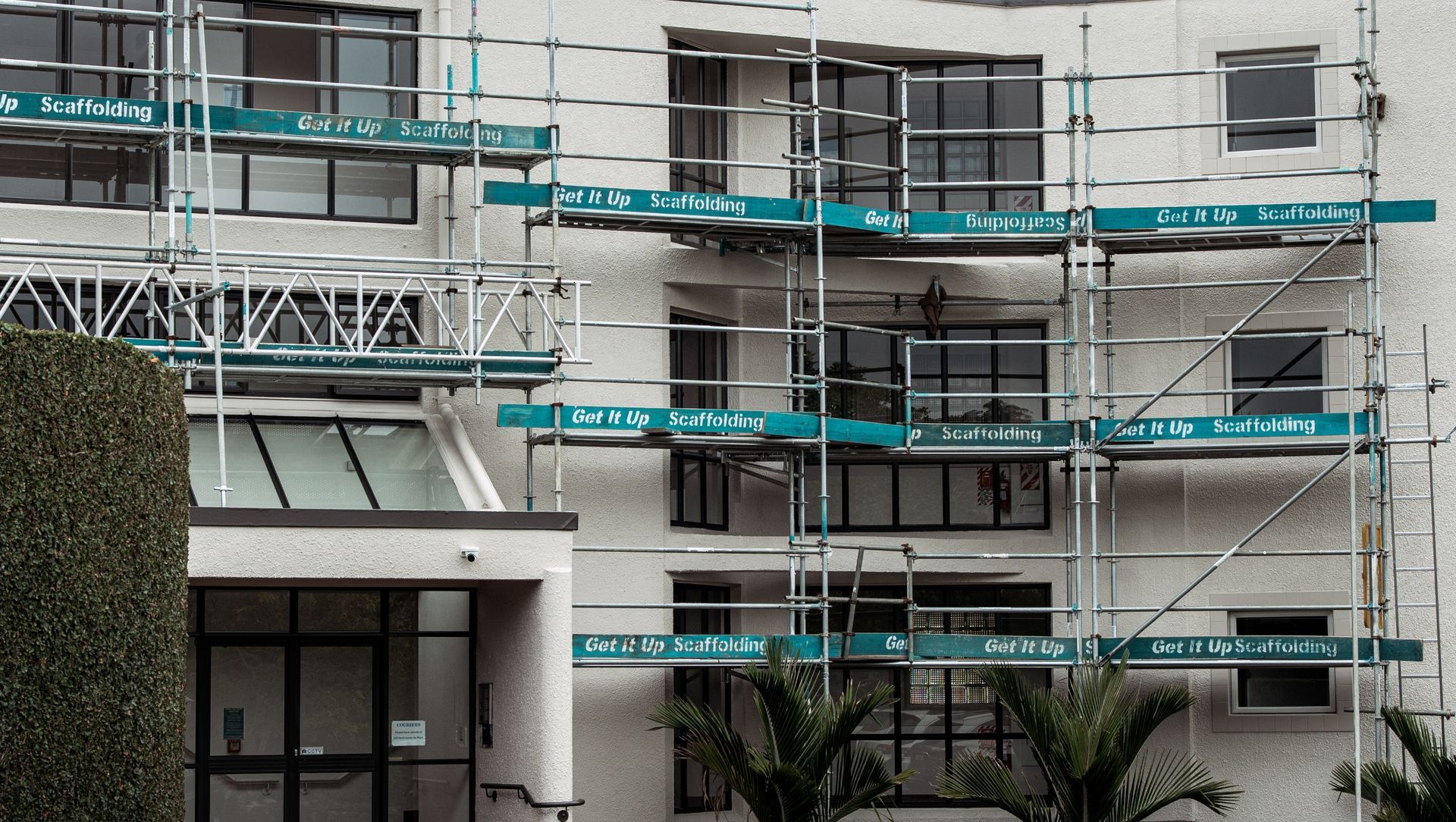 Almorah Apartments banner