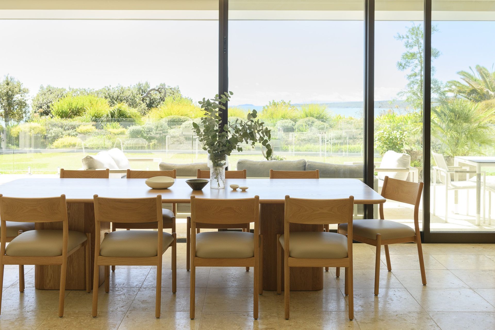 Hello-SaturdayOCEAN-VIEWAppartmentRenoDinning.jpg