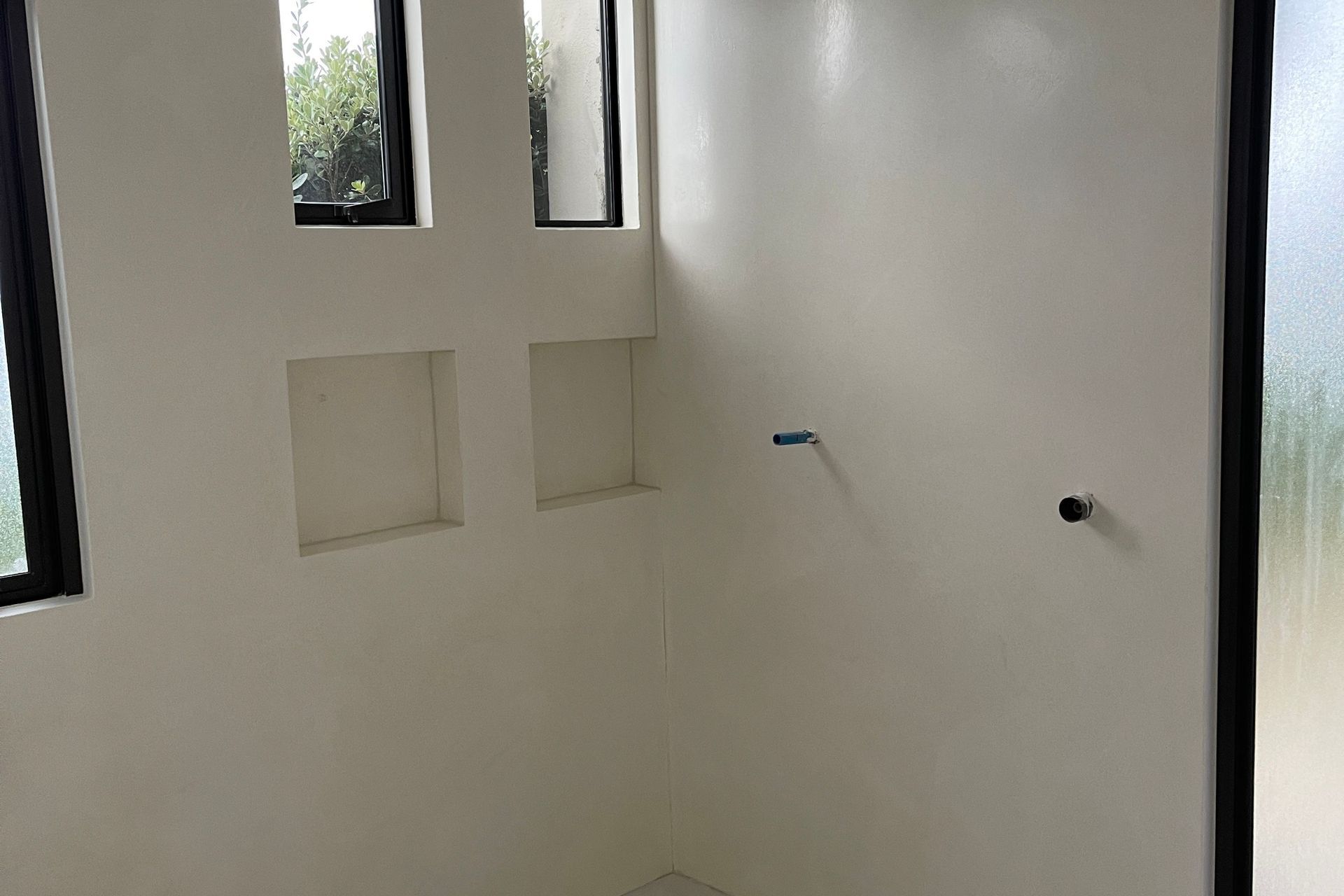 Bathroom, Pietra Levigata