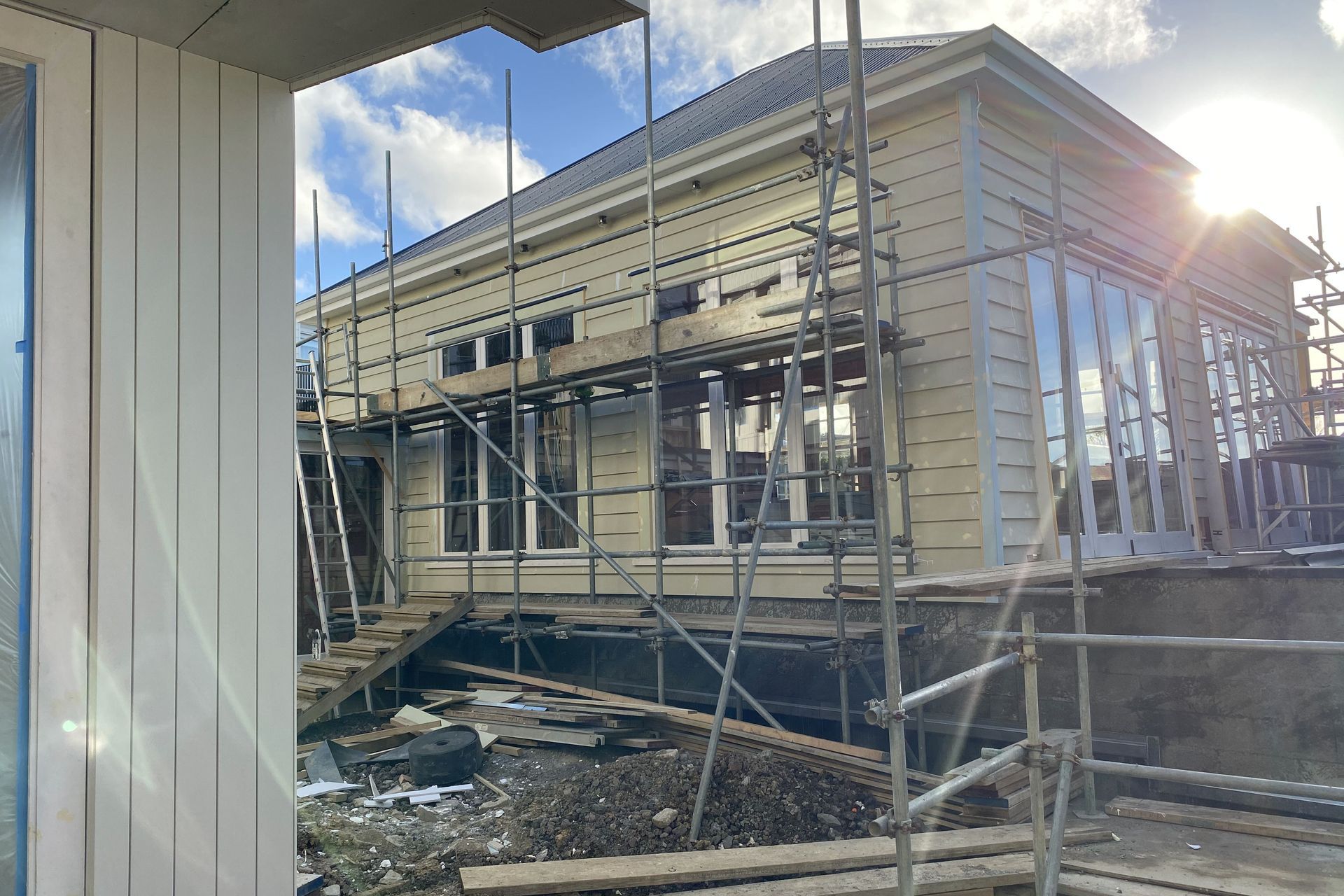 9 Gunson Str
