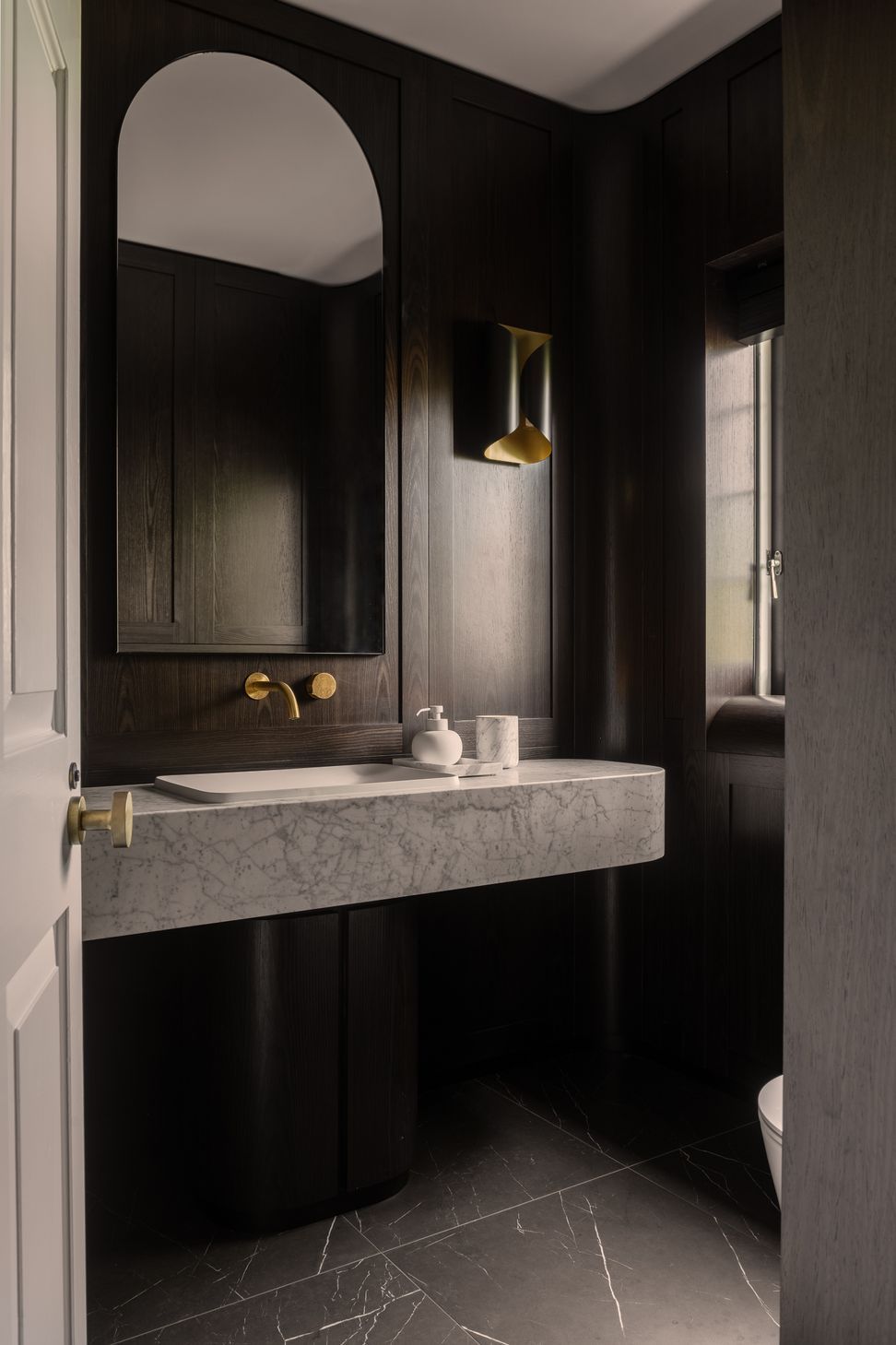Veneer panels, curves and marble