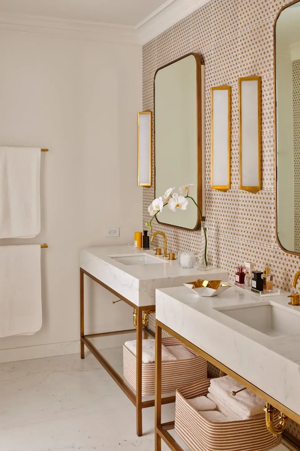 Marina-Residencedouble-vanity.webp