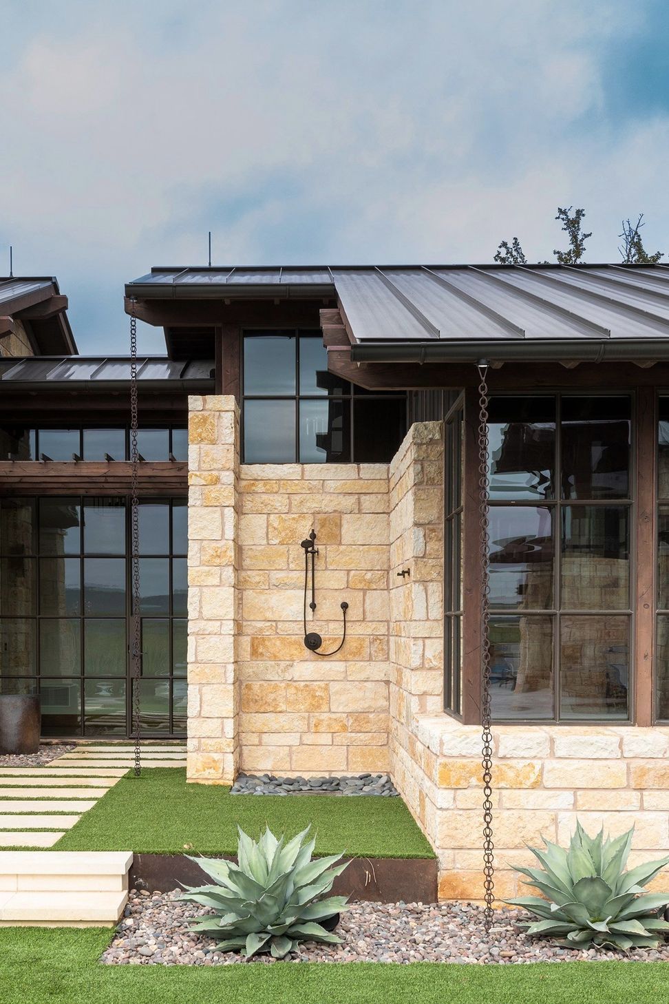 Mark-Richardson-Architects-Hill-View-Remodel-Steiner-Ranch-Austin-Texas-02.jpg