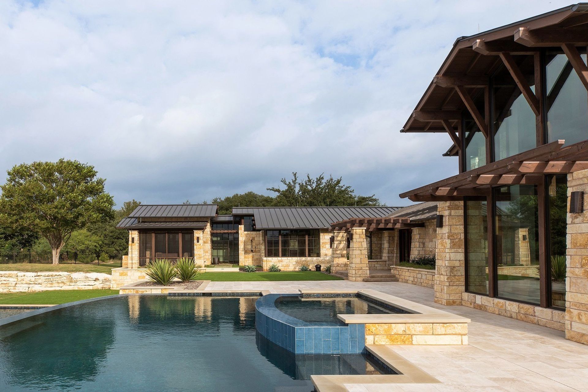Mark-Richardson-Architects-Hill-View-Remodel-Steiner-Ranch-Austin-Texas-03.jpg