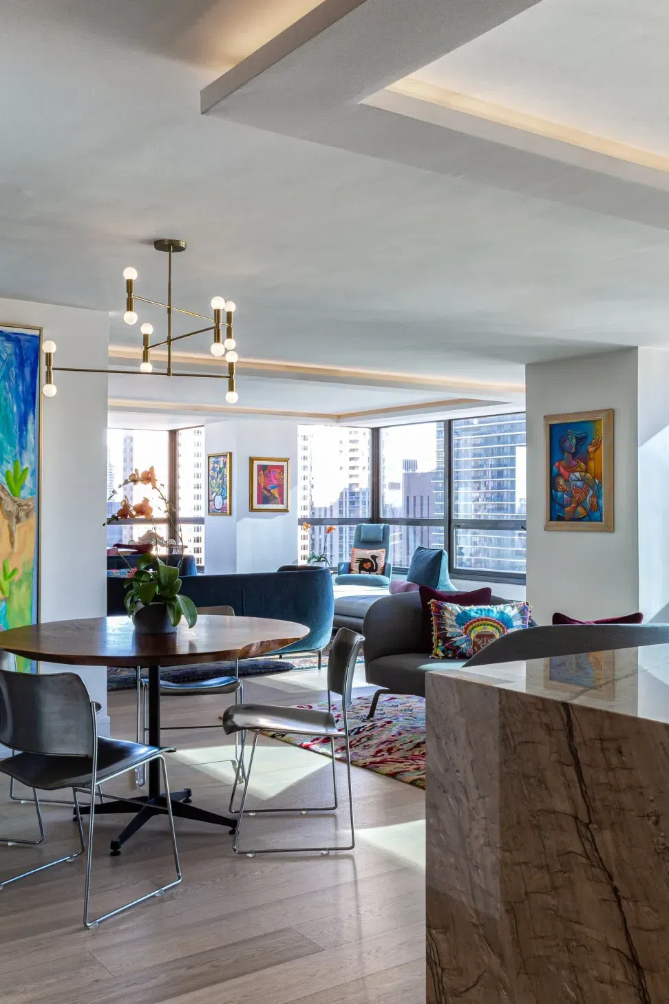 NMI-LakeshoreEast-BreakfastRoom-228sm29.webp