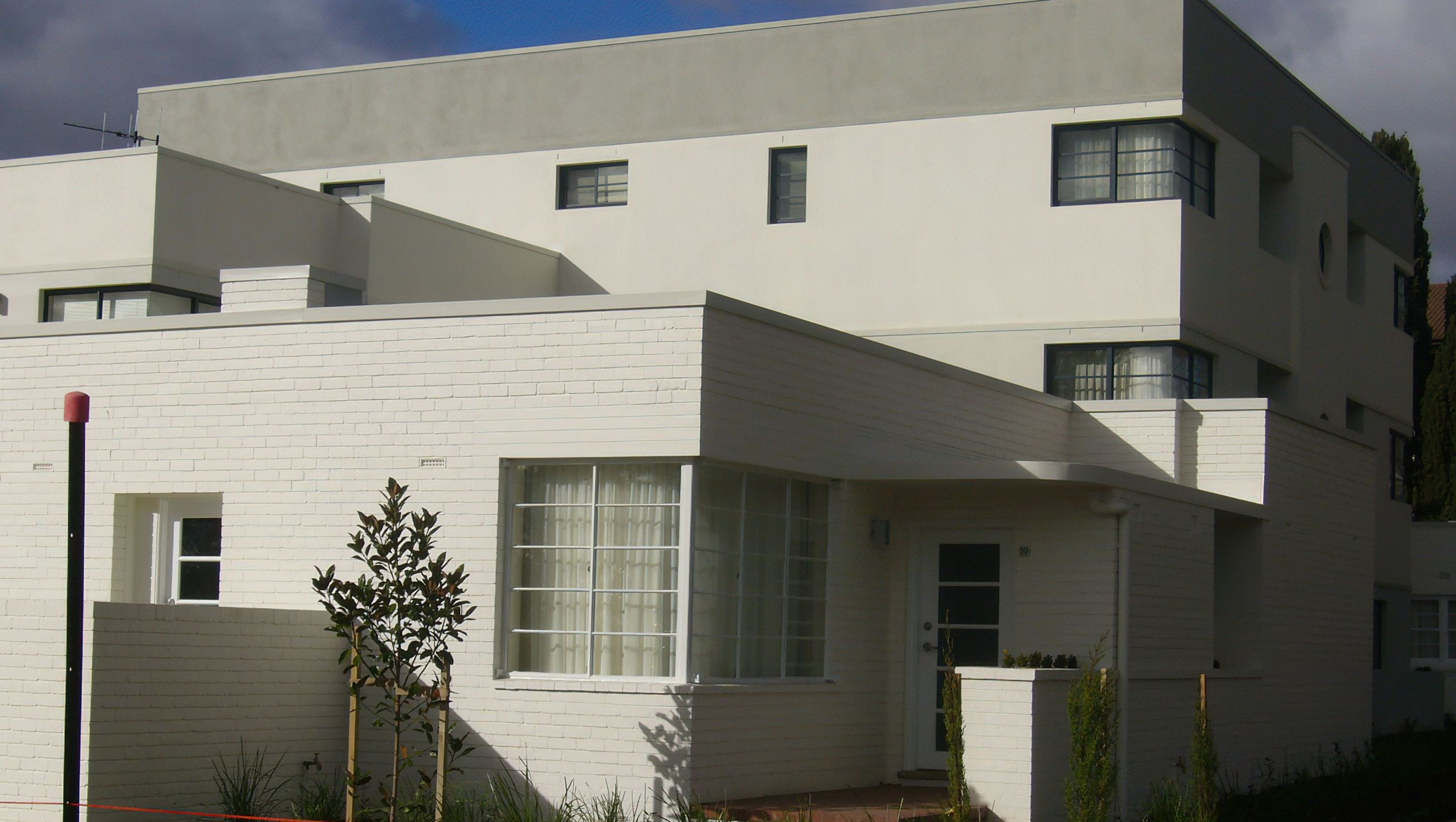 Canberra Ave