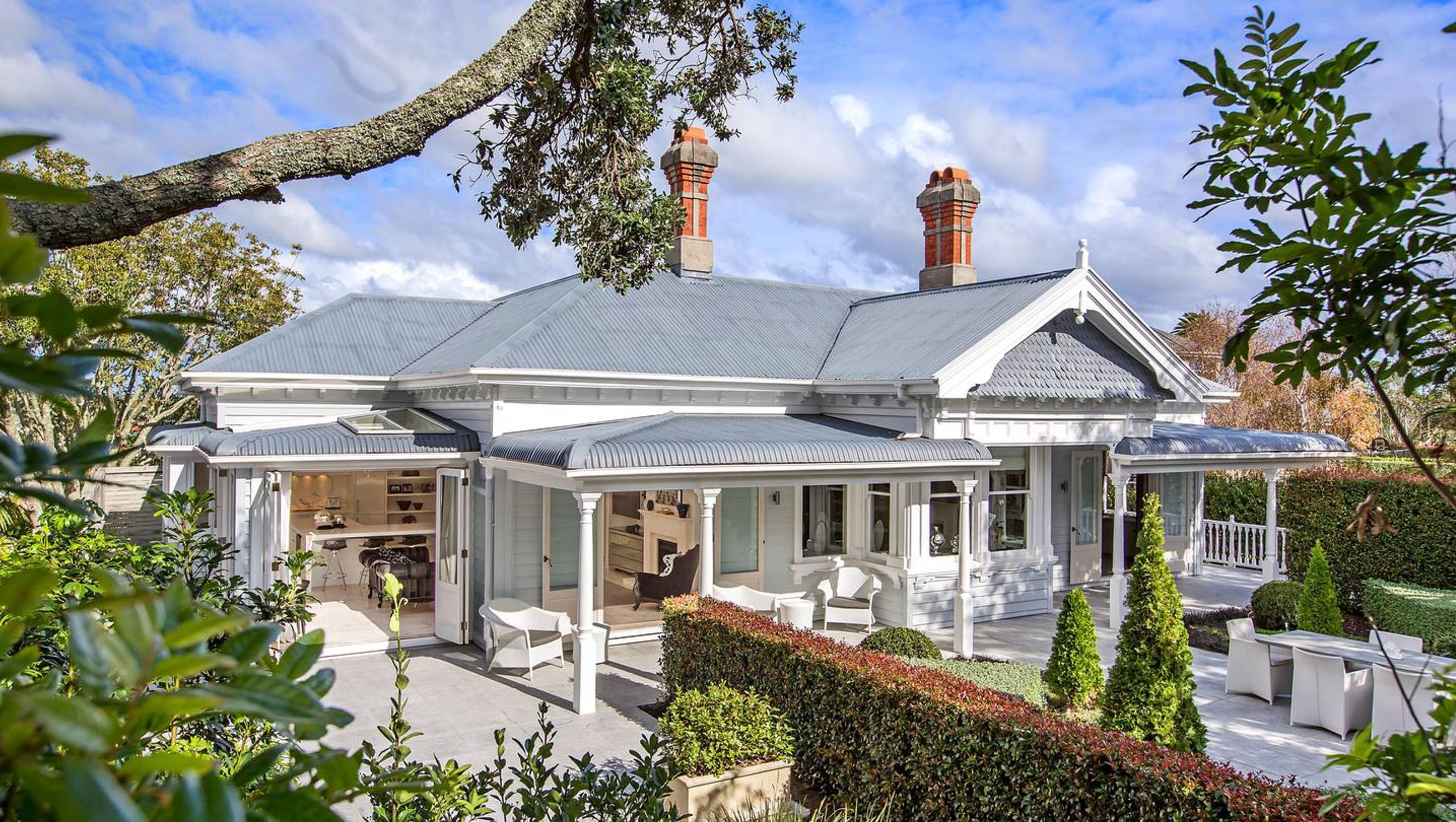 The White House, Ponsonby