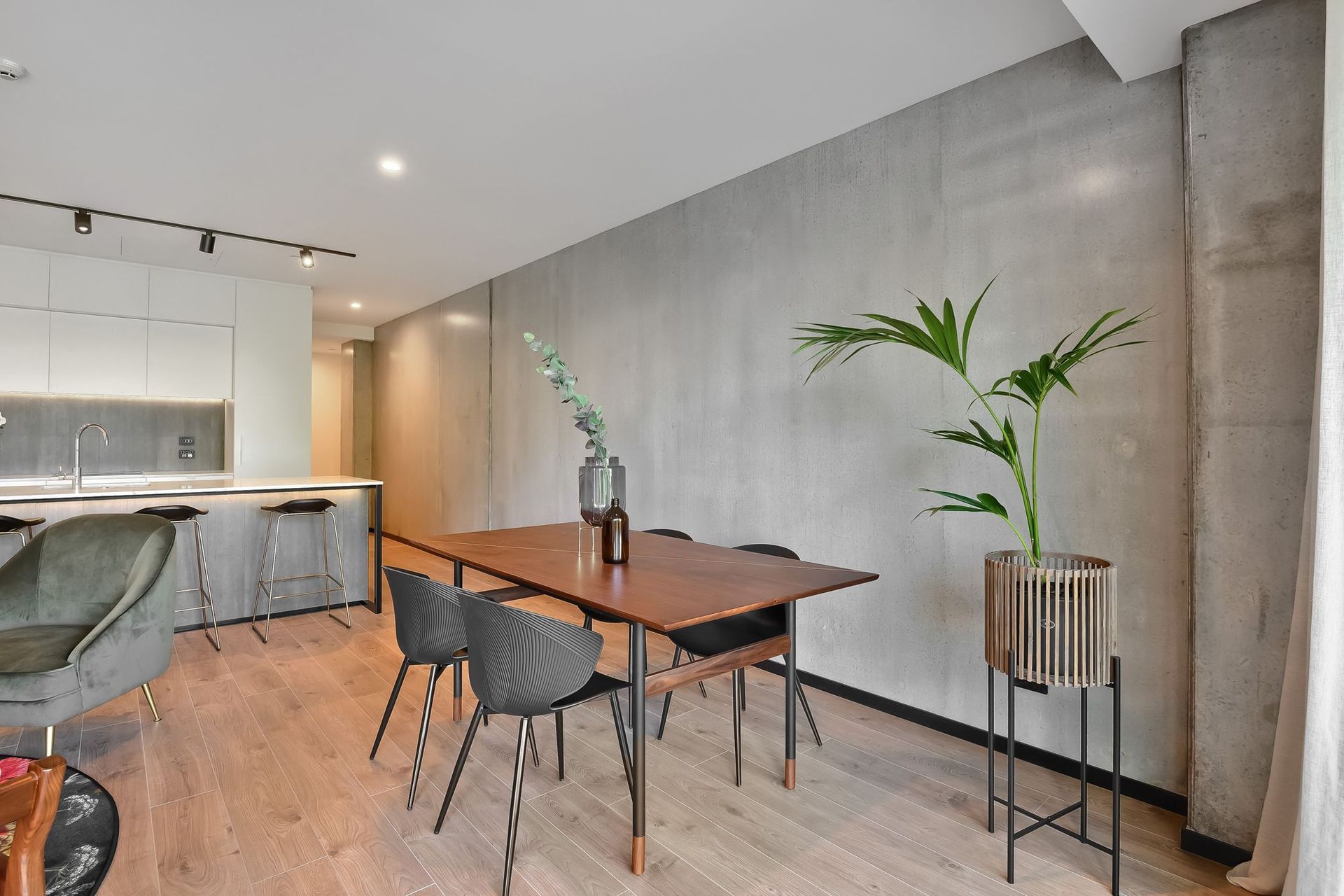 High End Apartment
