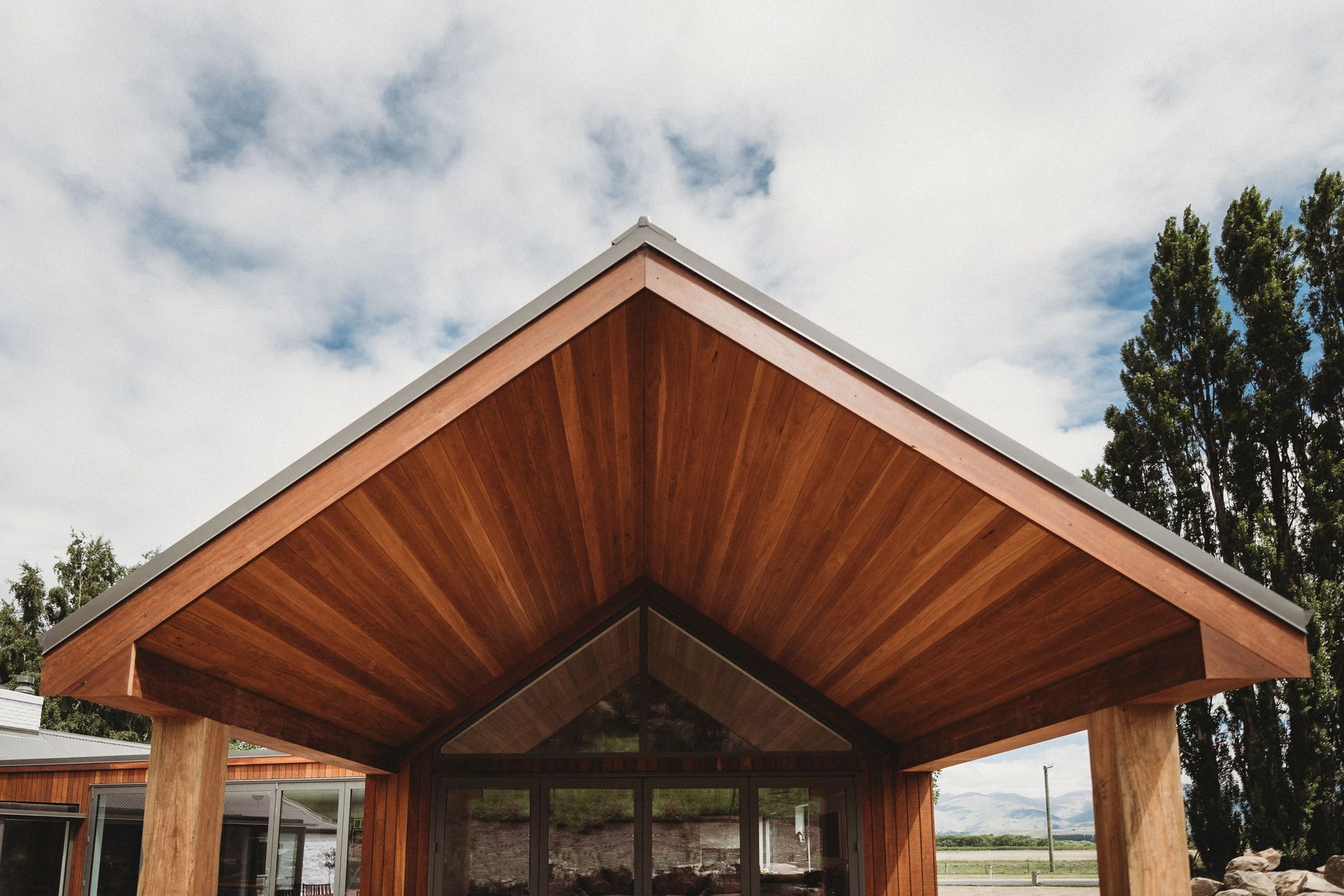 Walnut-CottageCovered-outdoor-livingChloe-Lodge-Photography2.jpg
