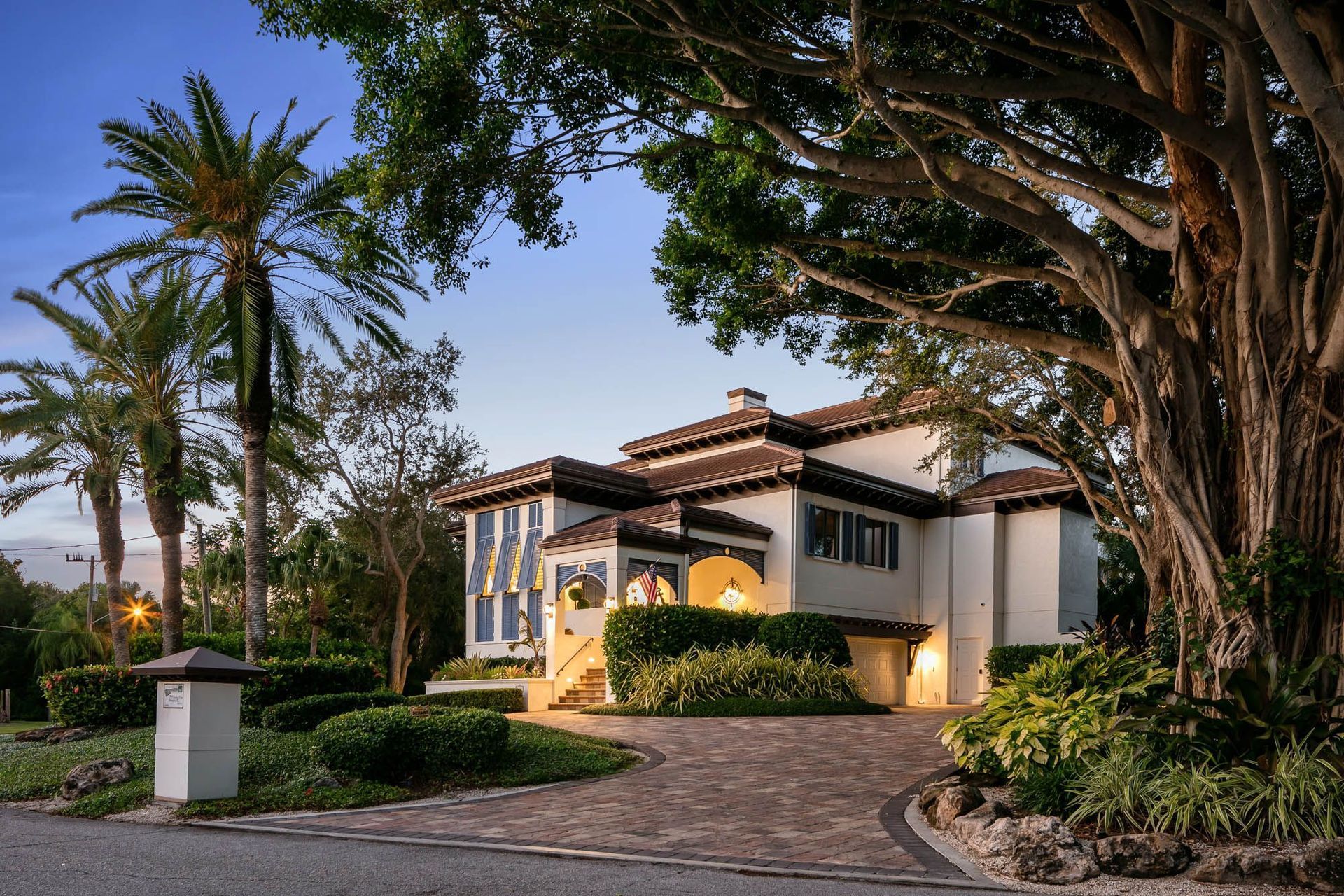 bayward-front-elevation-arrival.jpg