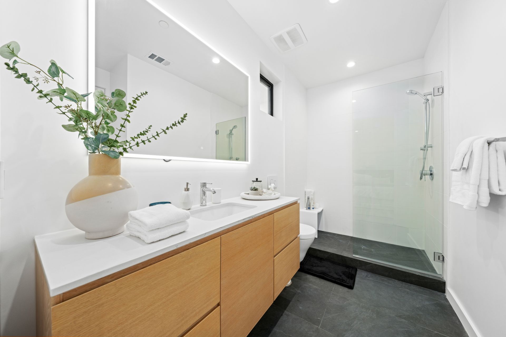 bspk-design-architecture-california-4100-residenital-cnb-house-bathroom-12-ap-compressed.jpg