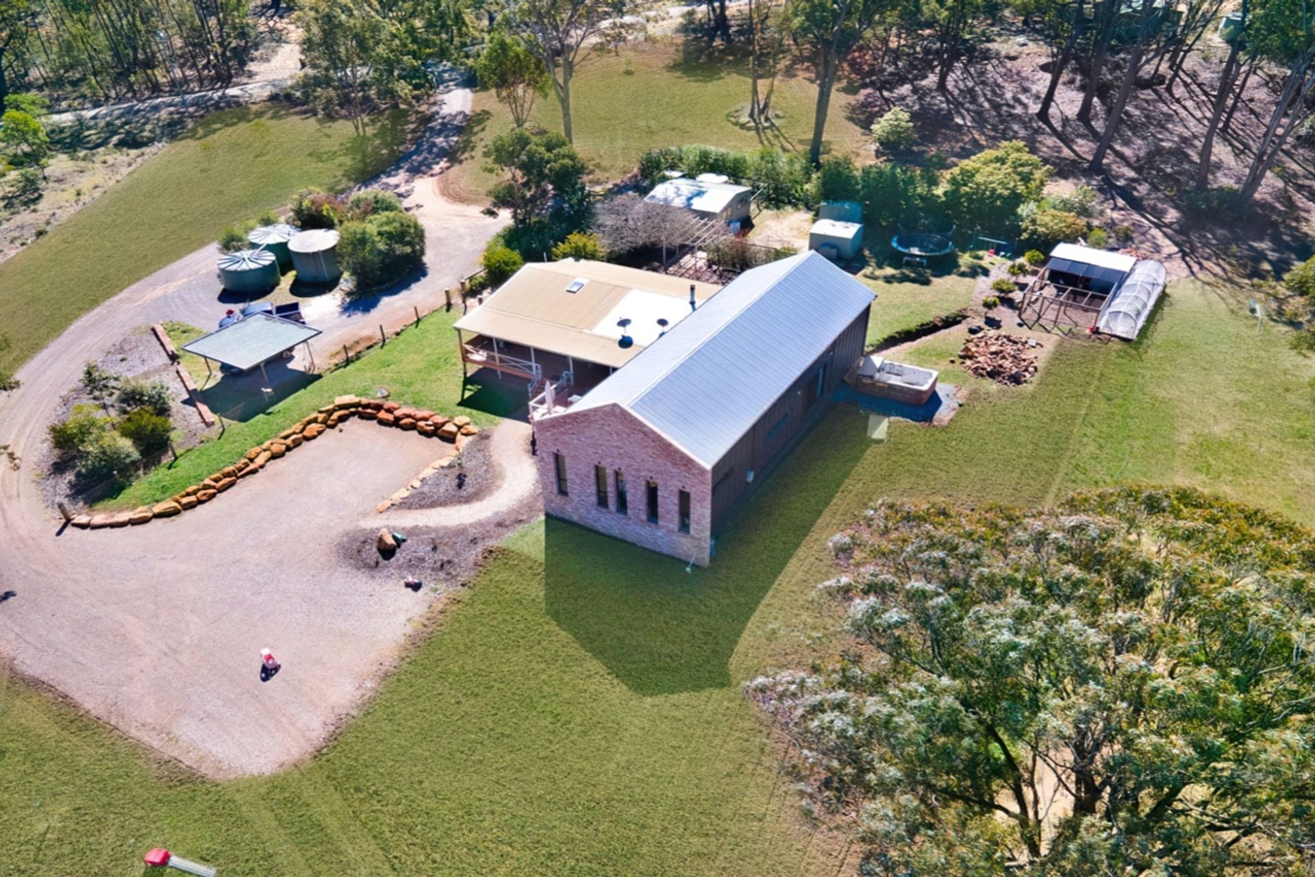 buildmejoadja1-gigapixel-standard-height-927px.jpg