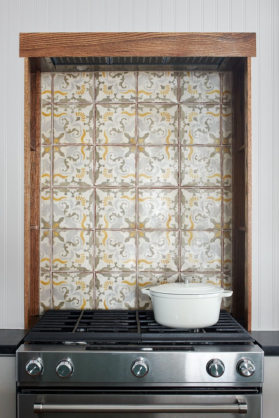 decorative-custom-tile-inset-kitchen-range-sharp-and-grey-interiors-philadelphia-pa.jpeg