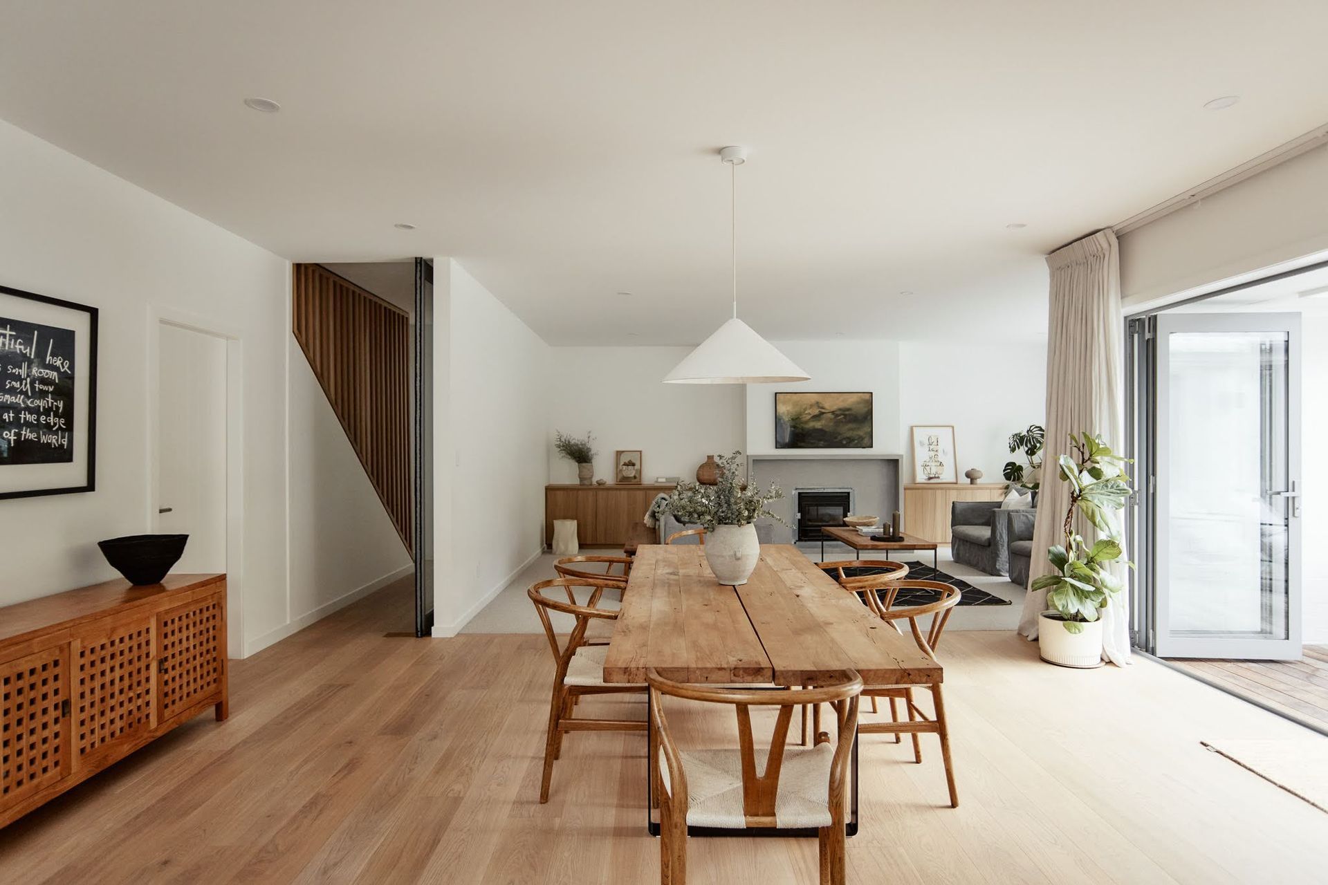 dinning-2-2-v3.jpg