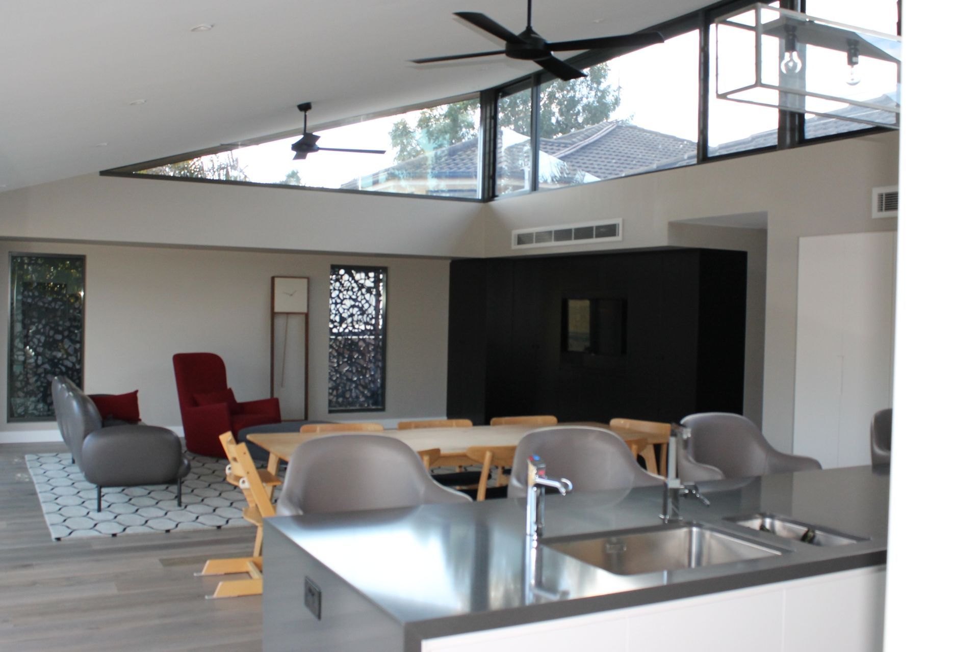 Kitchen, dining and living areas with high level glazing