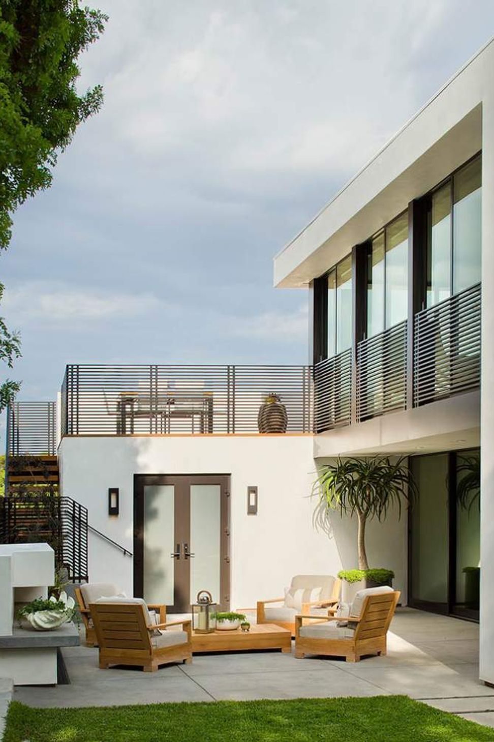 imgi211010A-Outdoor-view-looking-east-rear-stair.jpg
