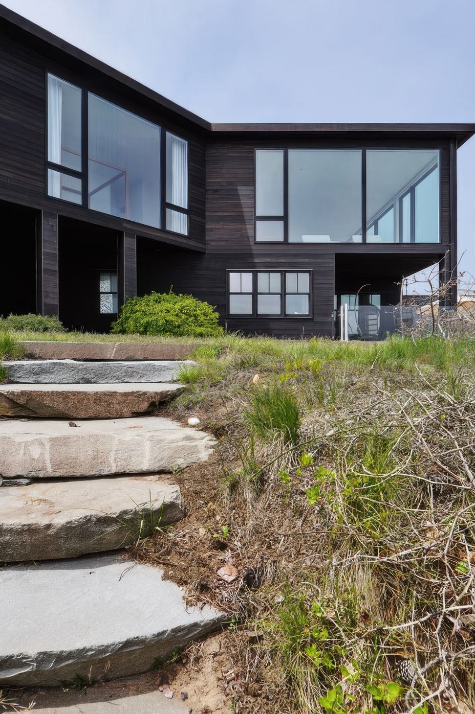 imgi21black-siding-floor-to-ceiling-windows-on-modern-hamptons-beach-house-gigapixel-standard-v2-4x.jpg