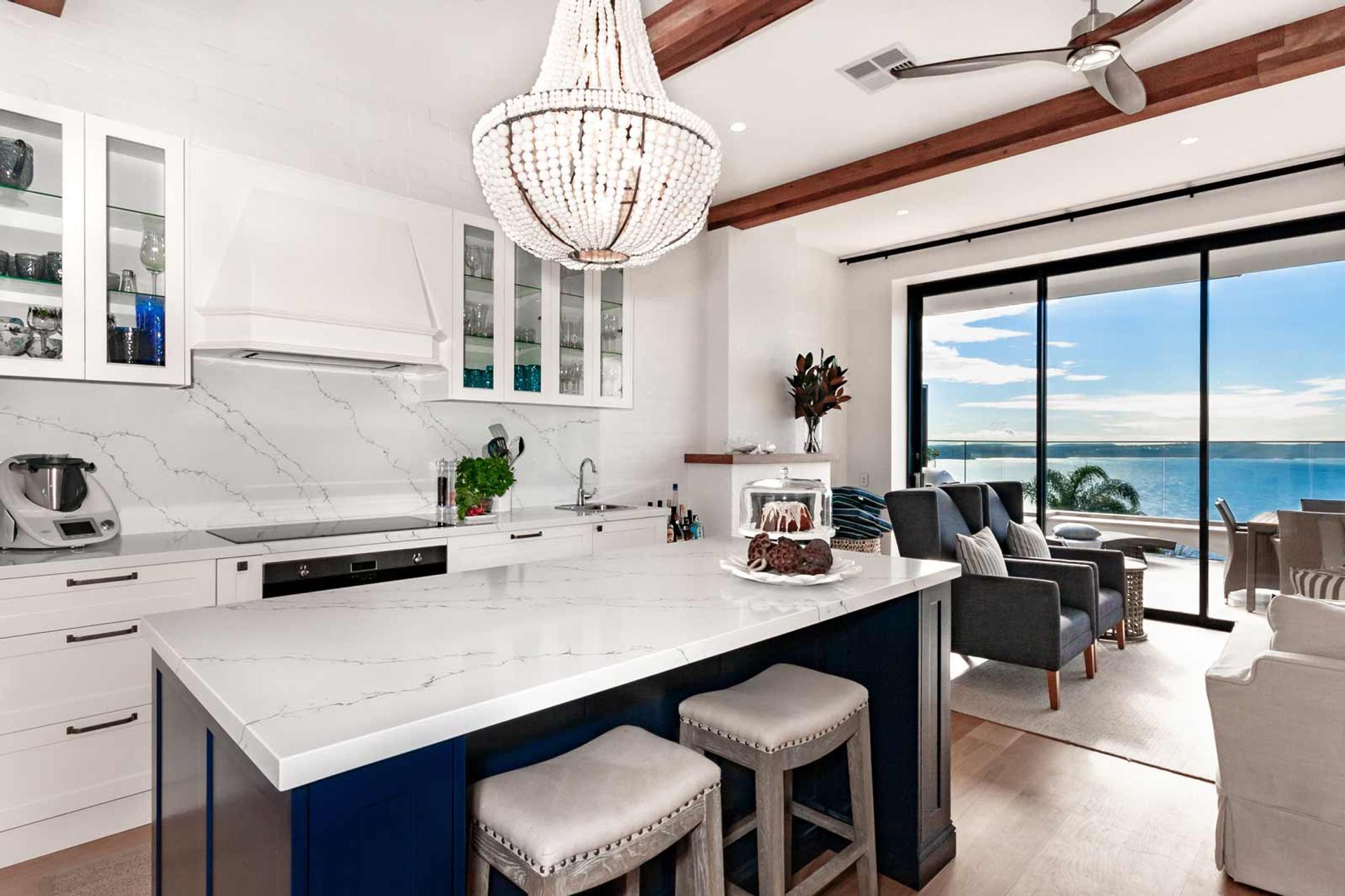 kitchen-design-palm-beach-fisher-paykel-dulux-polyurethane-quantum-quartz-miele-smeg-blanco-blum-02-v2.jpg