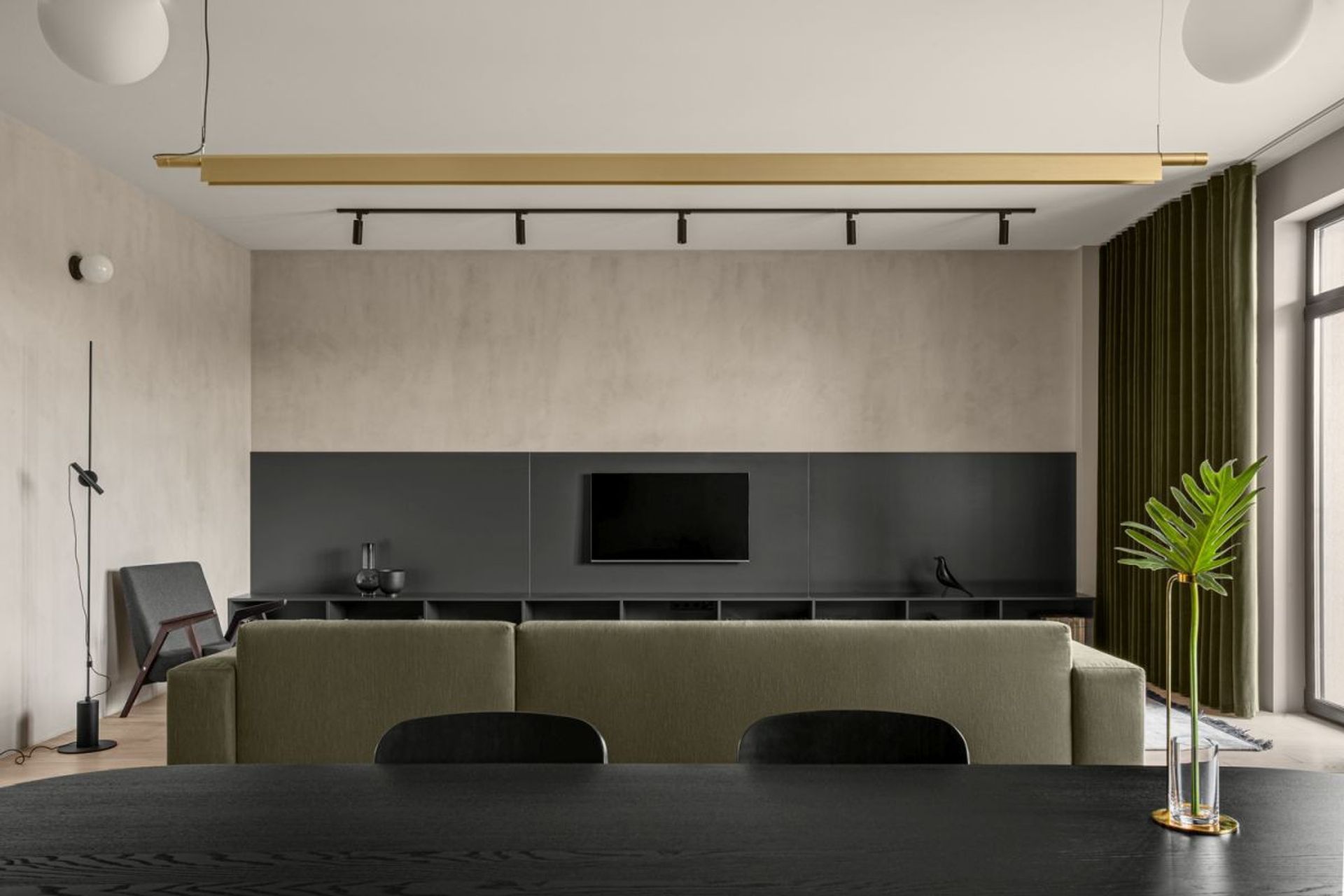 PERFECT BLEND OF FORM AND FUNCTION - FULL RENOVATION