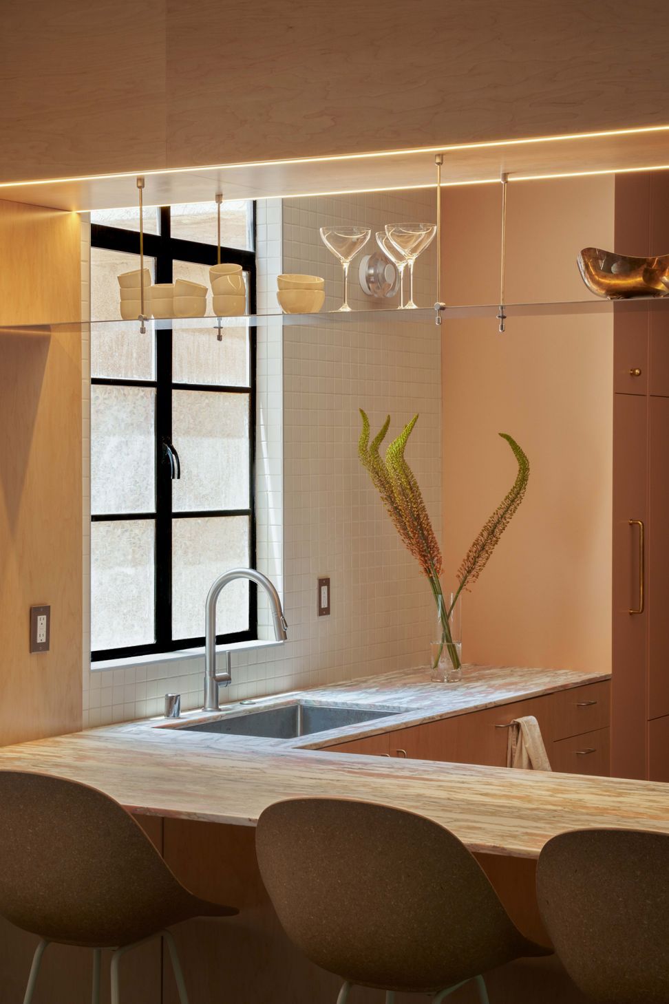 plymouththewarreninteriordesignkitchenremodelpassthroughsuspendedglassshelving-07.jpg