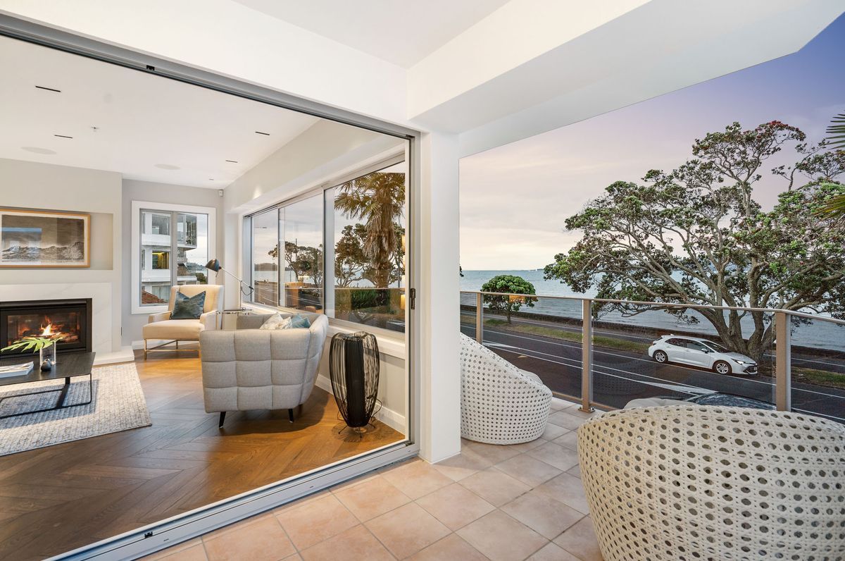 Tamaki Drive Apartment