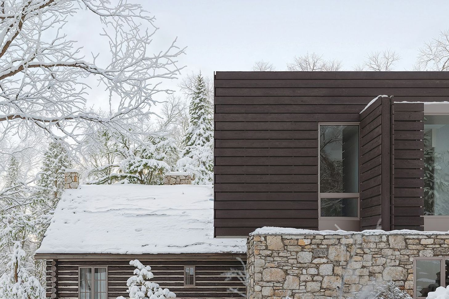 trimmer-road-rear-facade-moden-cabin-snow.jpg