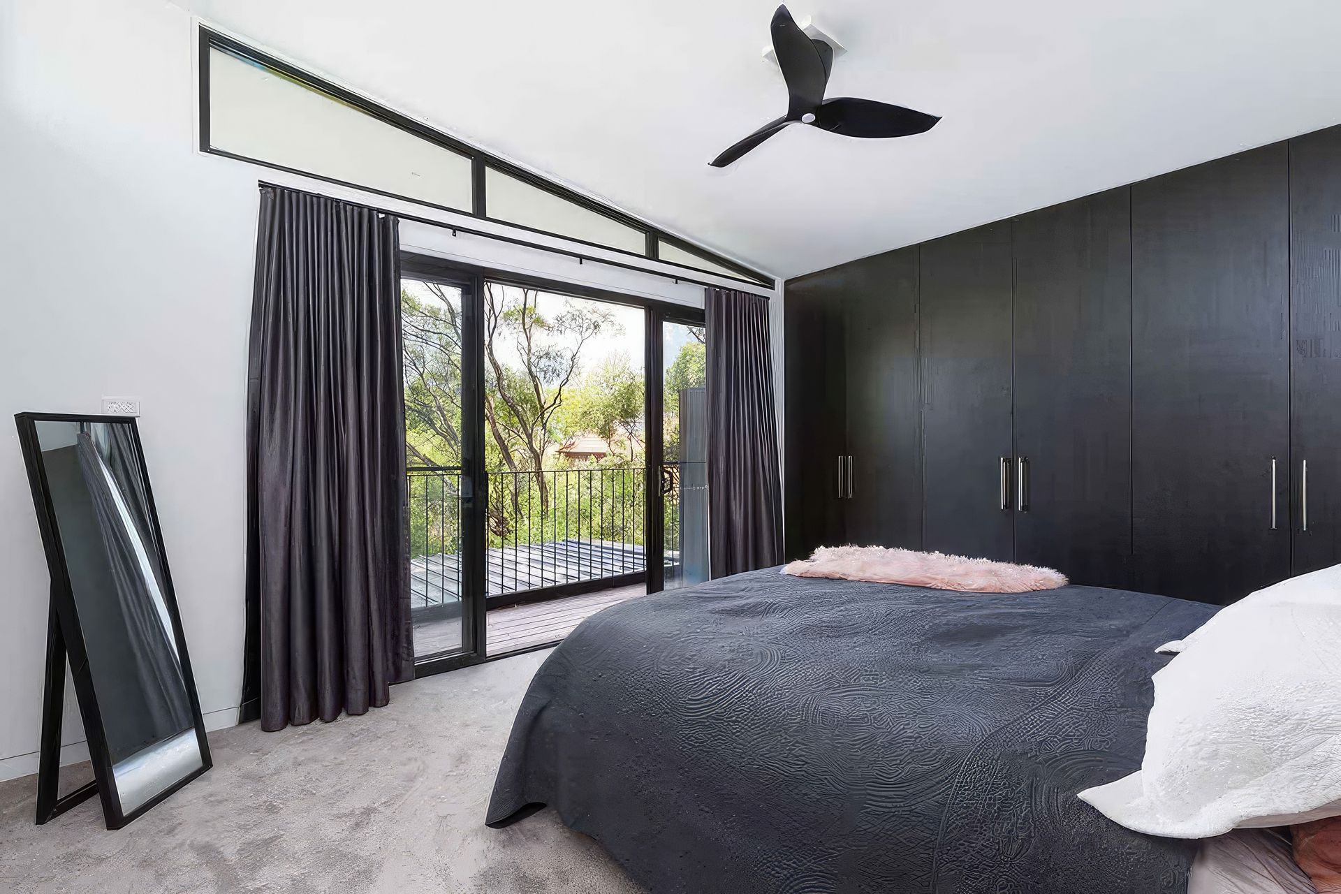up11-Master-bedroom-fix-standard-scale-200x.jpg