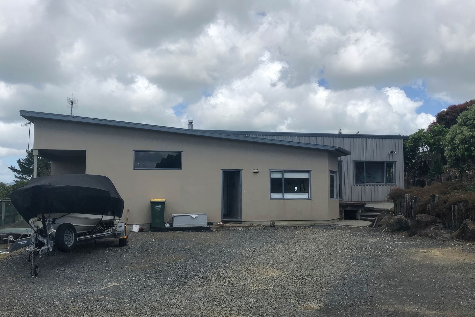 upHunua5-1030x618-fix-standard-scale-200x.jpg