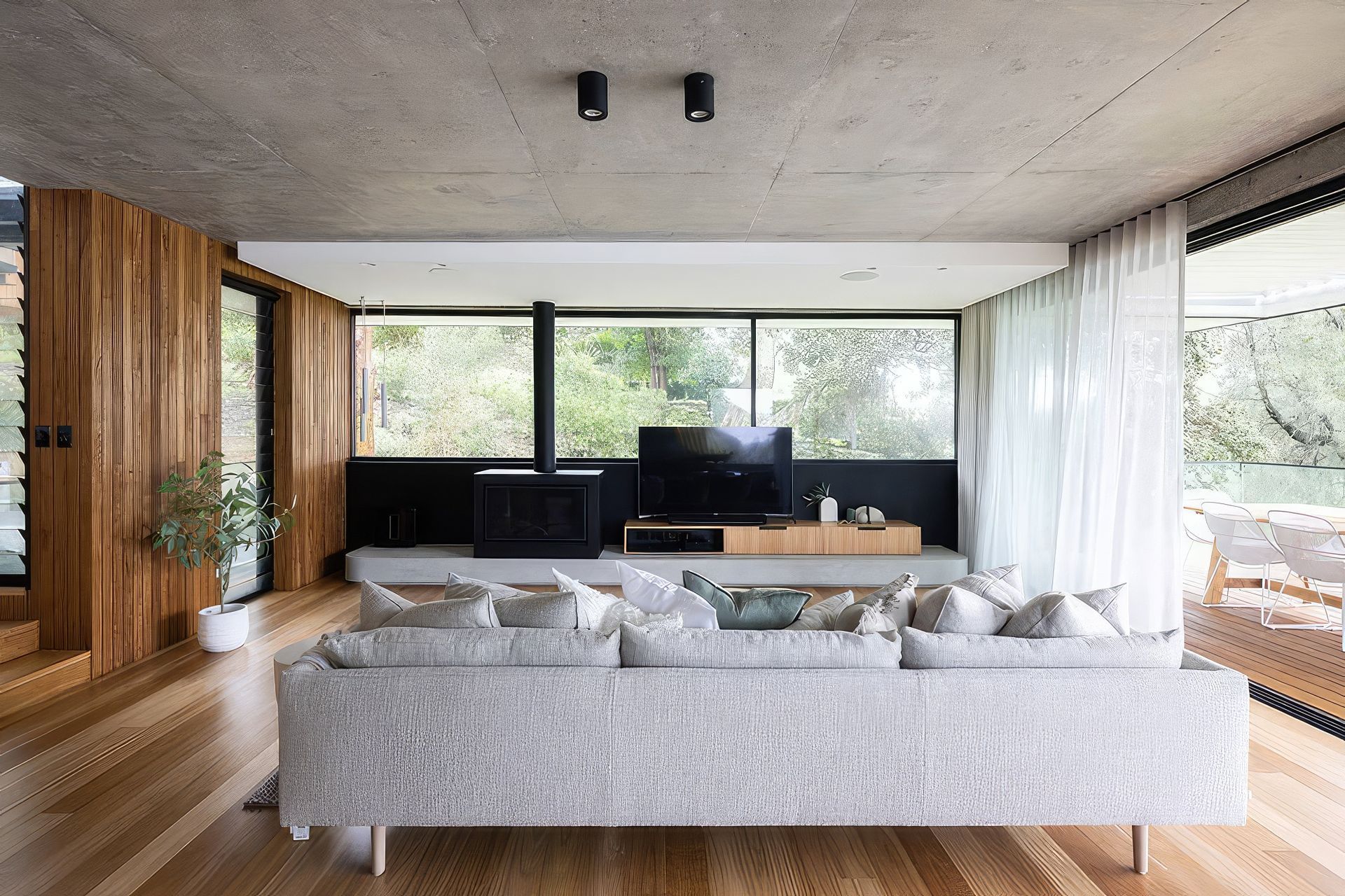 upMATTBUILD-Lilli-Pilli-Main-Slider-Image-27-1000x667-1-fix-standard-scale-200x.jpg