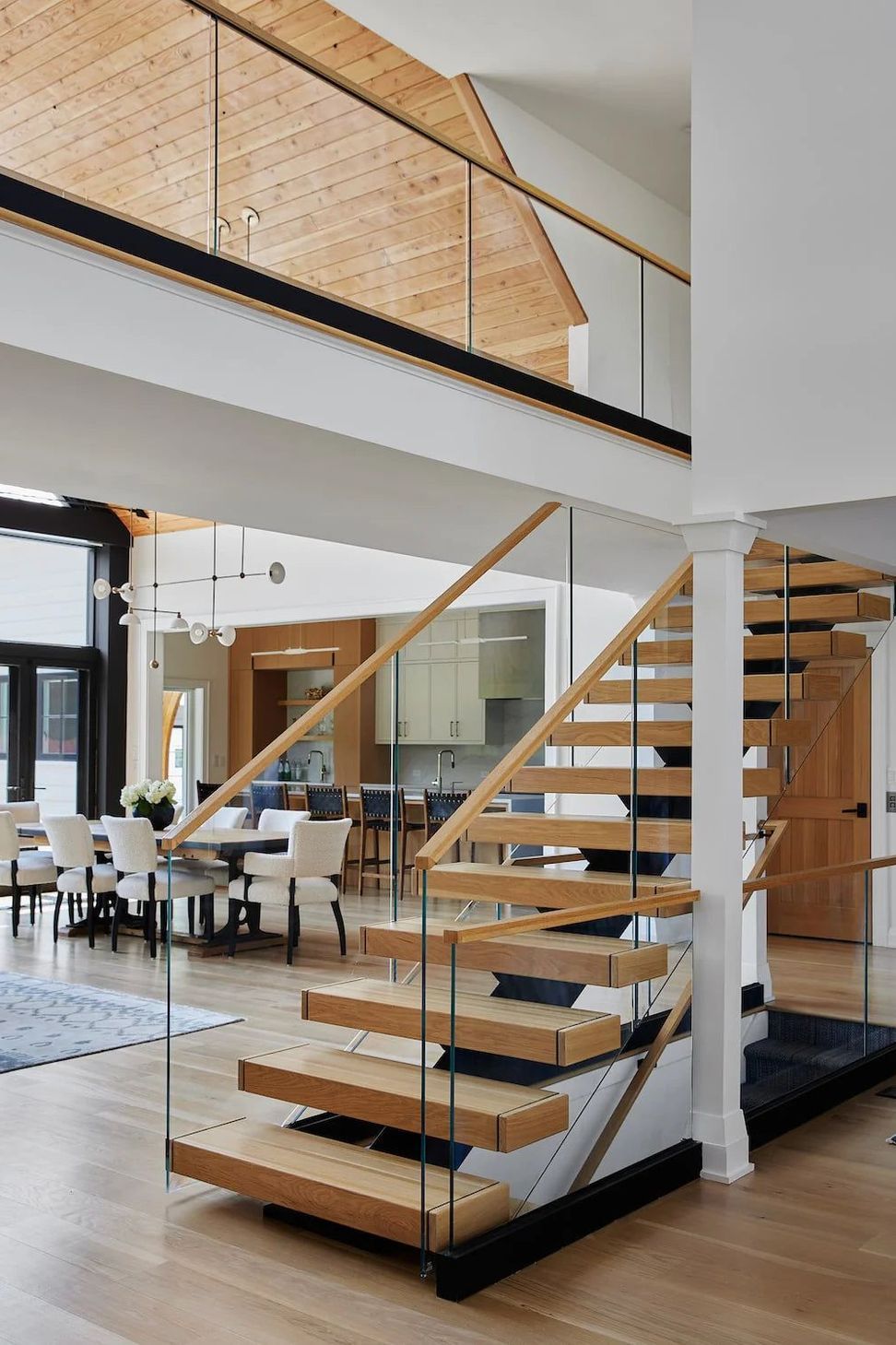 010staircase179-minfe491b01-fcea-4442-9f80-eff937623037.jpg