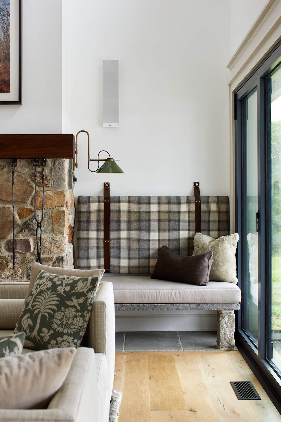027livingroomdetail4881.jpg