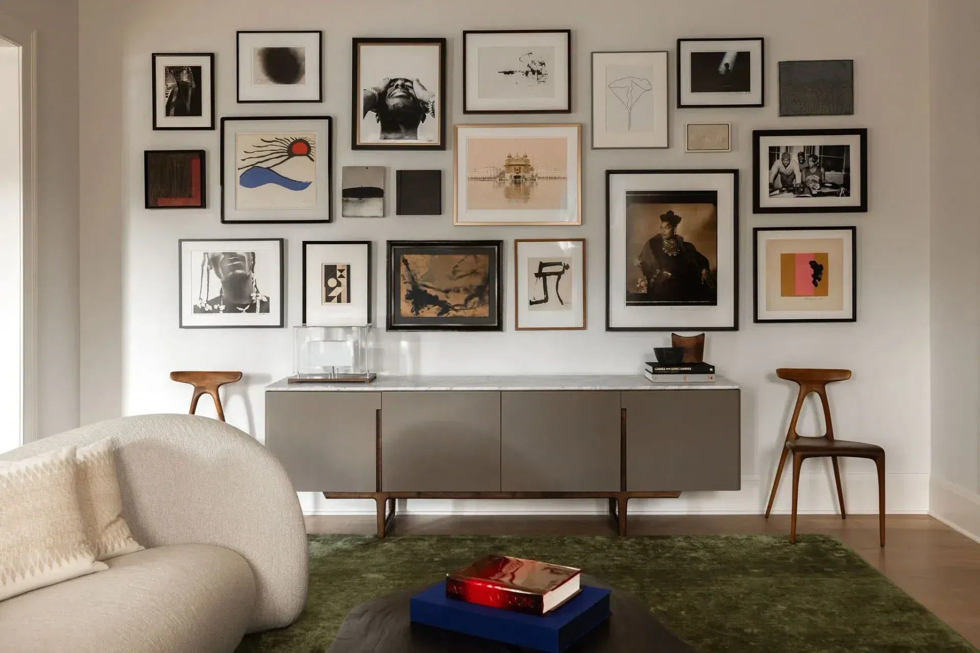 03FrontLIvingRoomGallery.webp