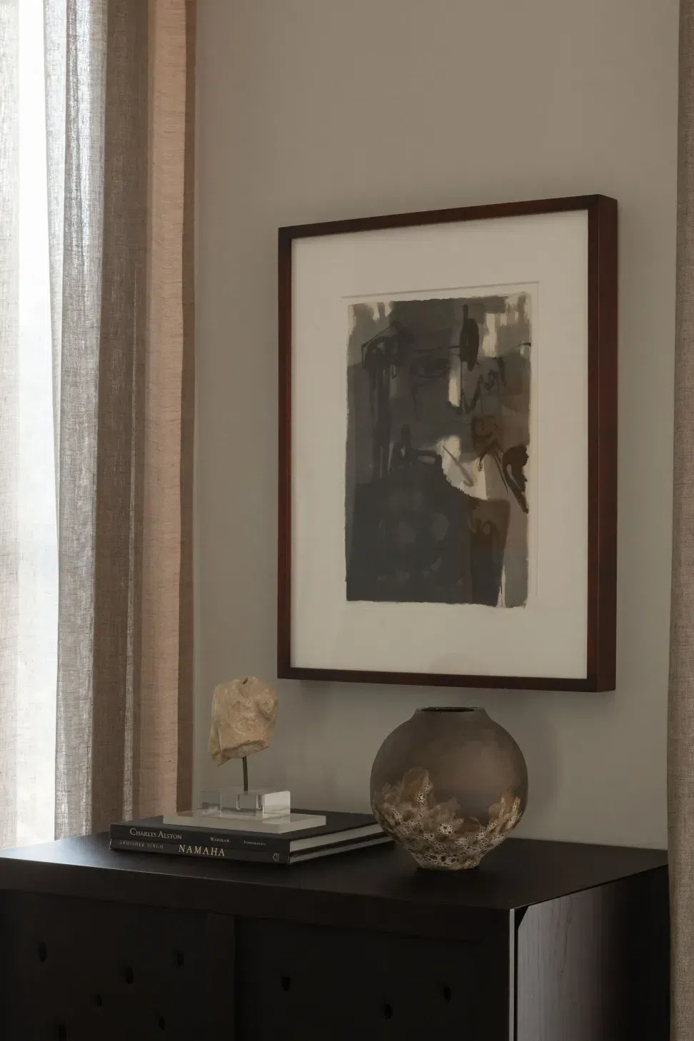 05FrontLivingRoomBarDetail.webp