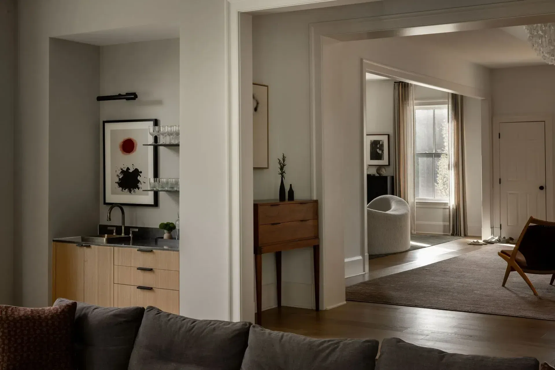 09FamilyroomtoLIvingRoom.webp