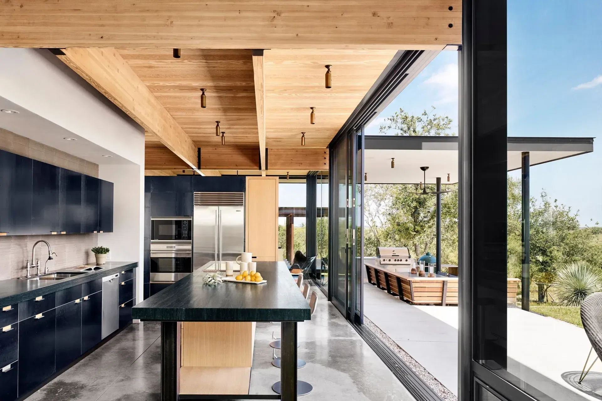 09kitchen1100976copy.webp