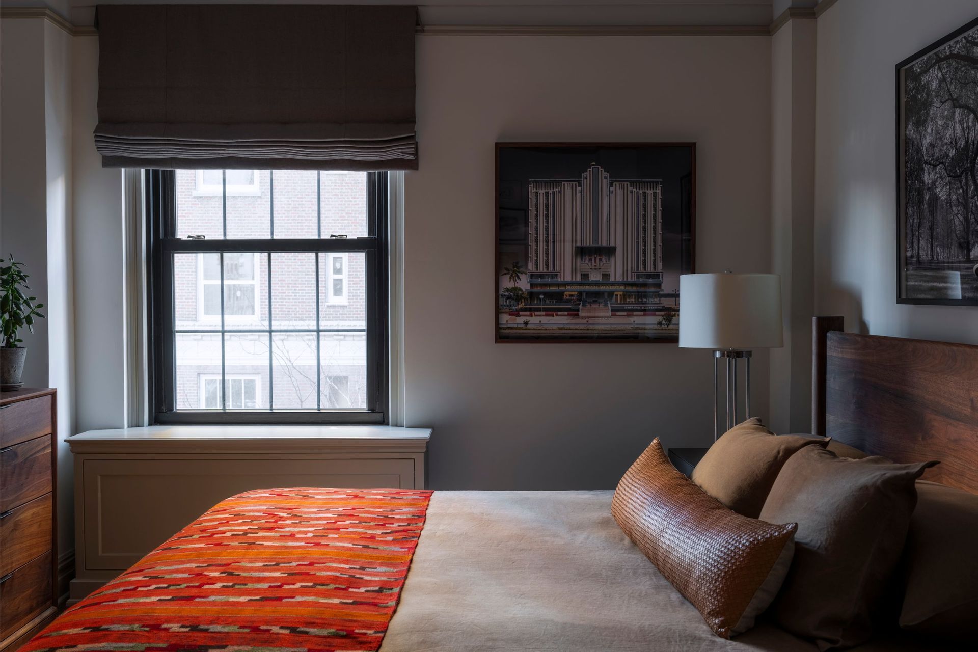 69b81e6588db433f76f3ead21220-20Ryan20Lawson20-20A20Greenwich20Village20Apartment-p-2600.jpg
