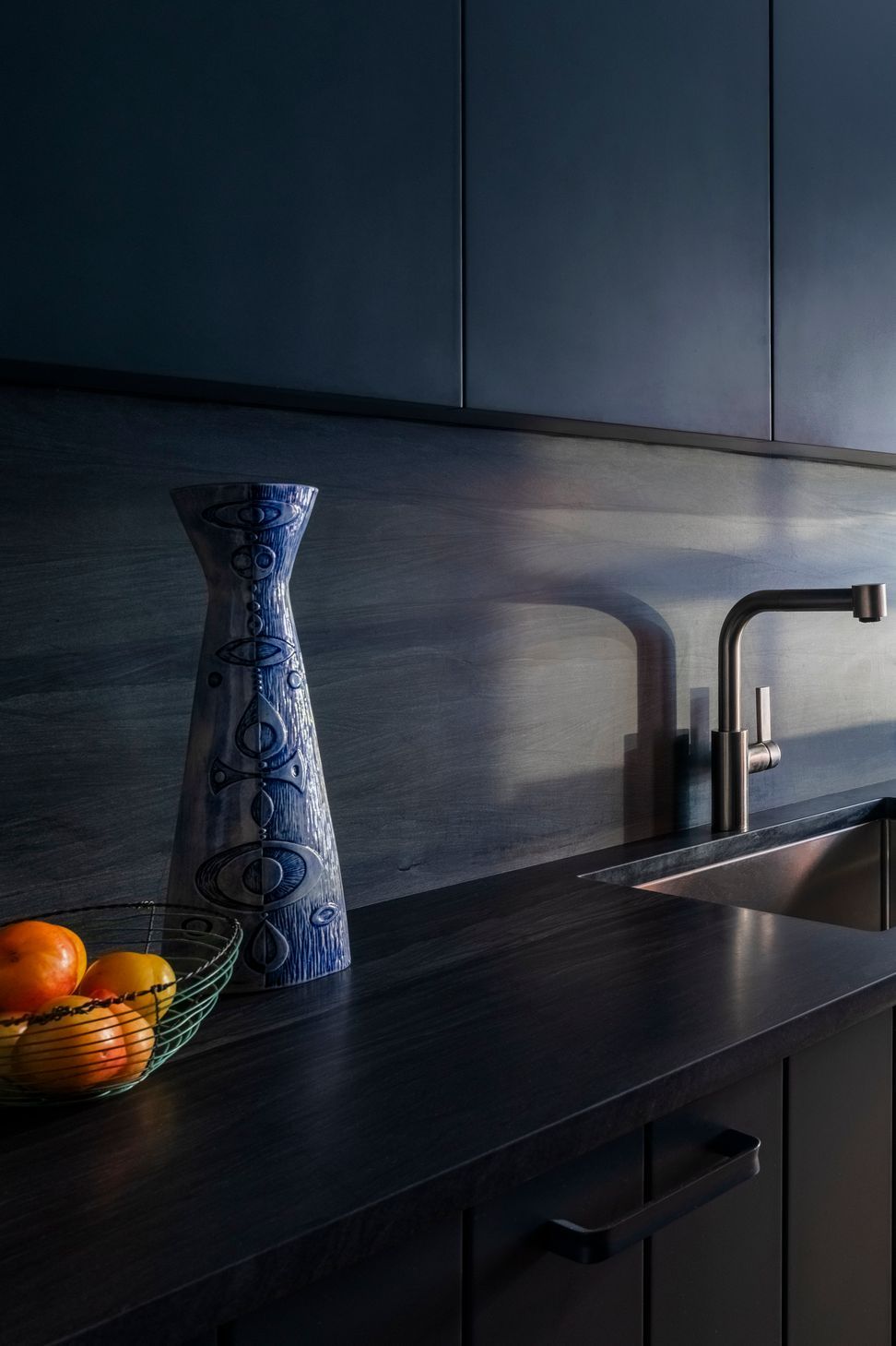 69b81e65ea287aabcfe7cdd71120-20Ryan20Lawson20-20A20Greenwich20Village20Apartment.jpg