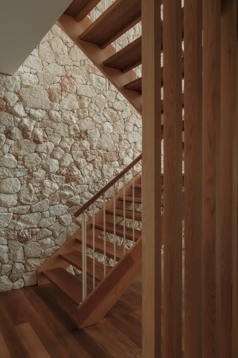 AMMOSSTONEWALLCLADDINGRMSTRADERSNATURALSTONESUPPLIERMELBOURNE-46-1536x2048.webp