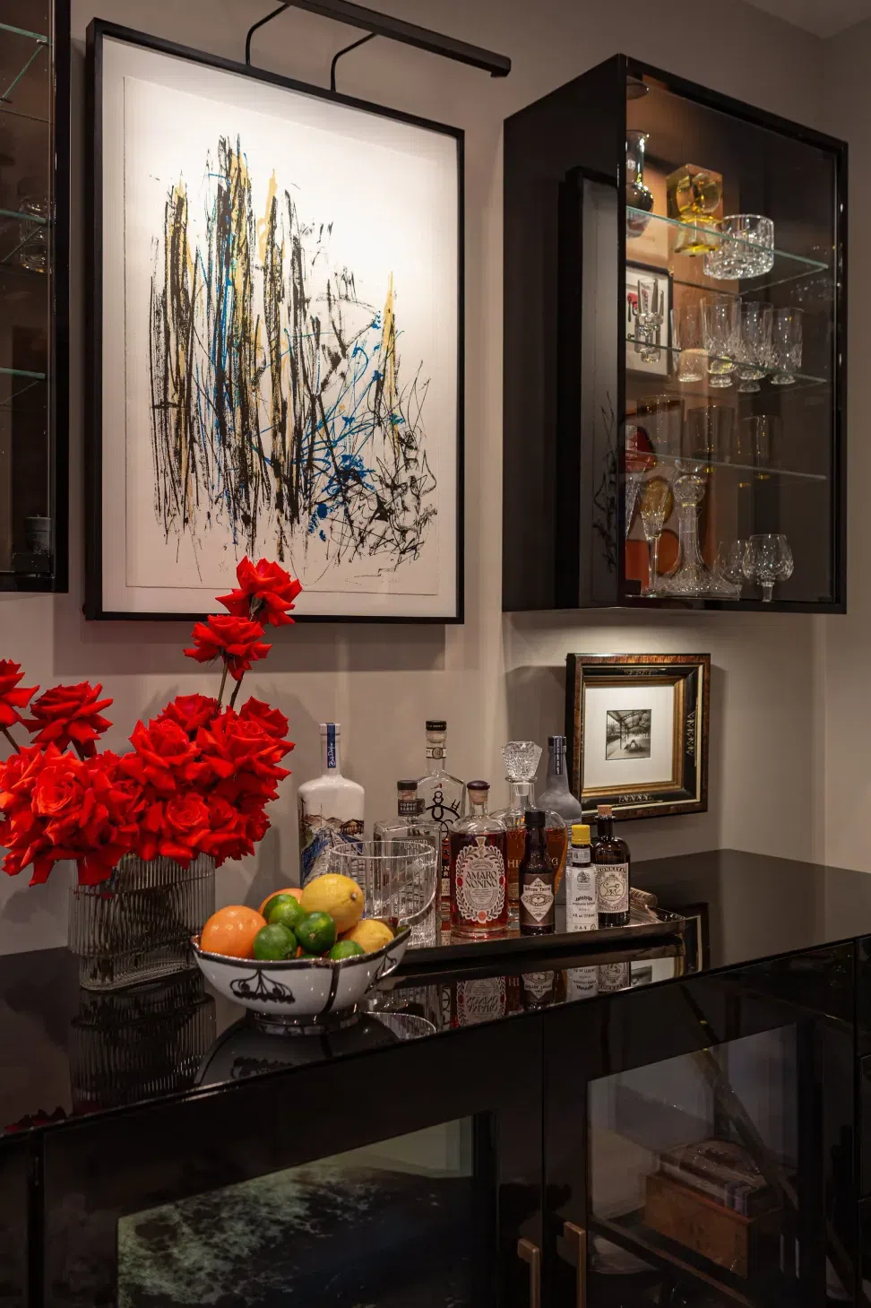 NMI-RiverNorthCondo-DryBar-4.webp