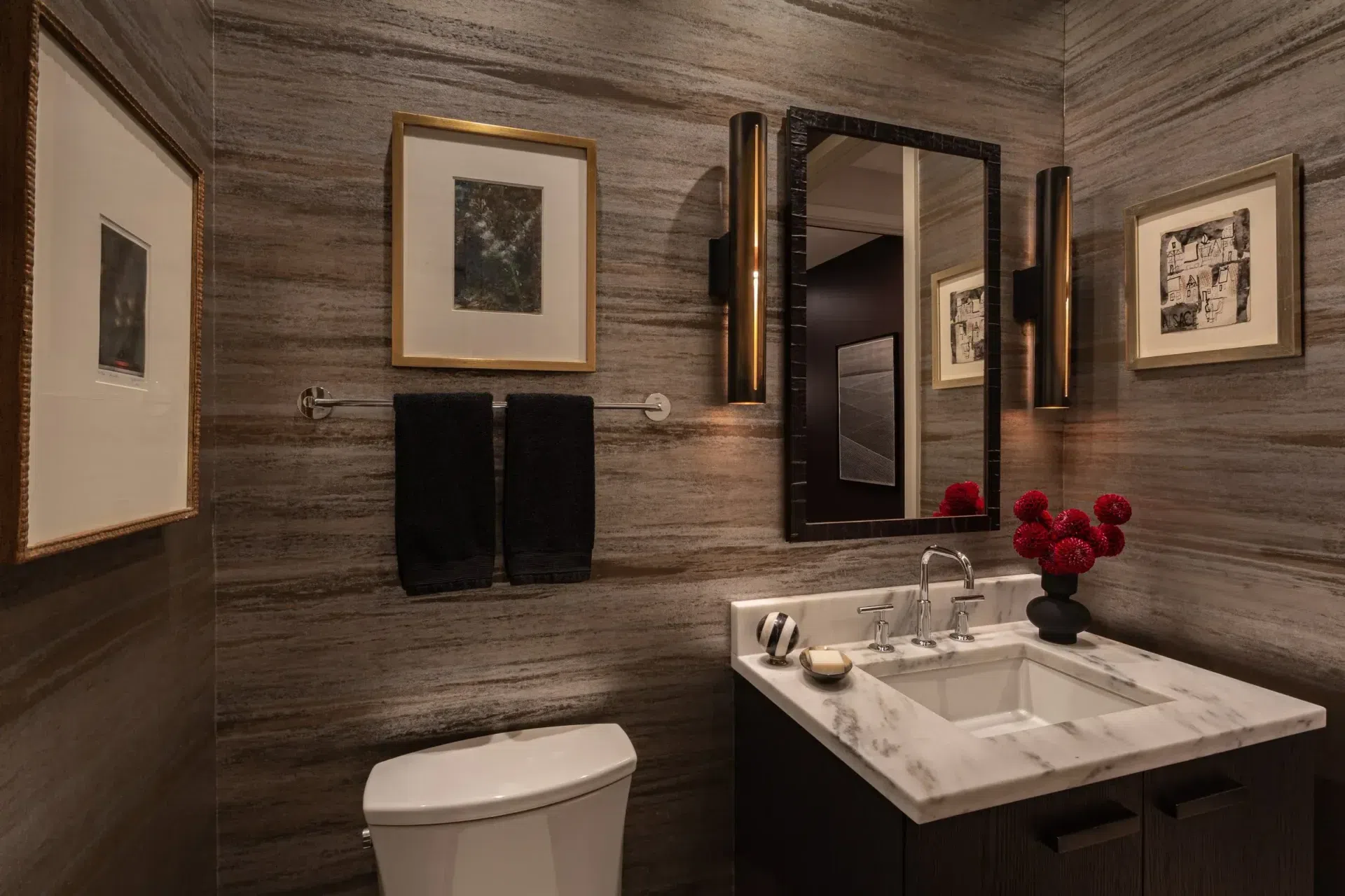 NMI-RiverNorthCondo-PowderRoom-1.webp