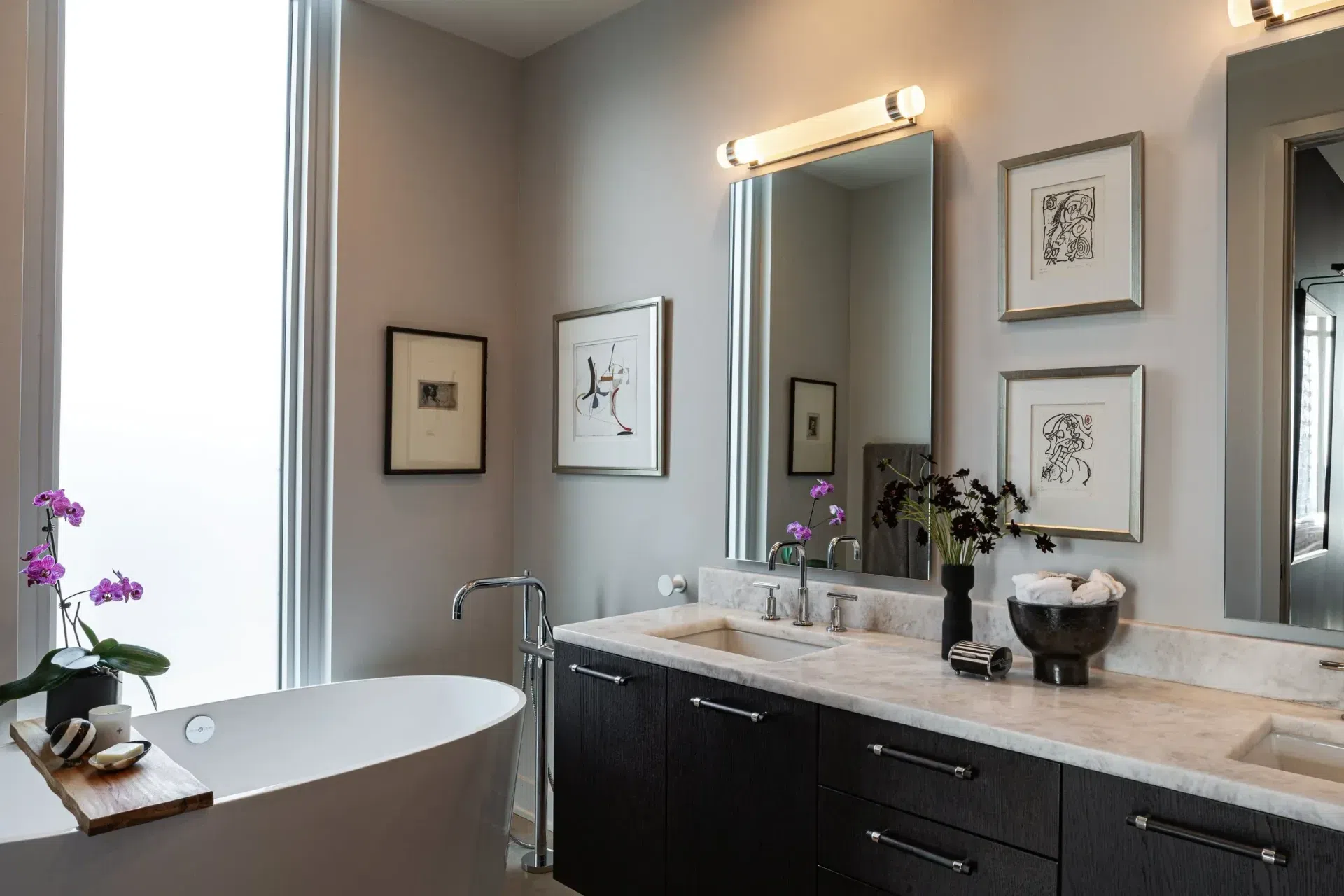 NMI-RiverNorthCondo-PrimaryBathroom-1.webp