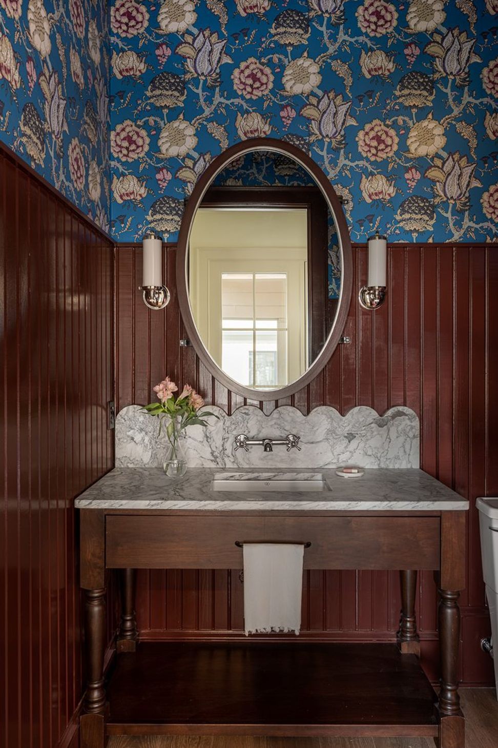 showhomethewarreninteriordesignbathroombluebotanicalwallpaper-23.jpg